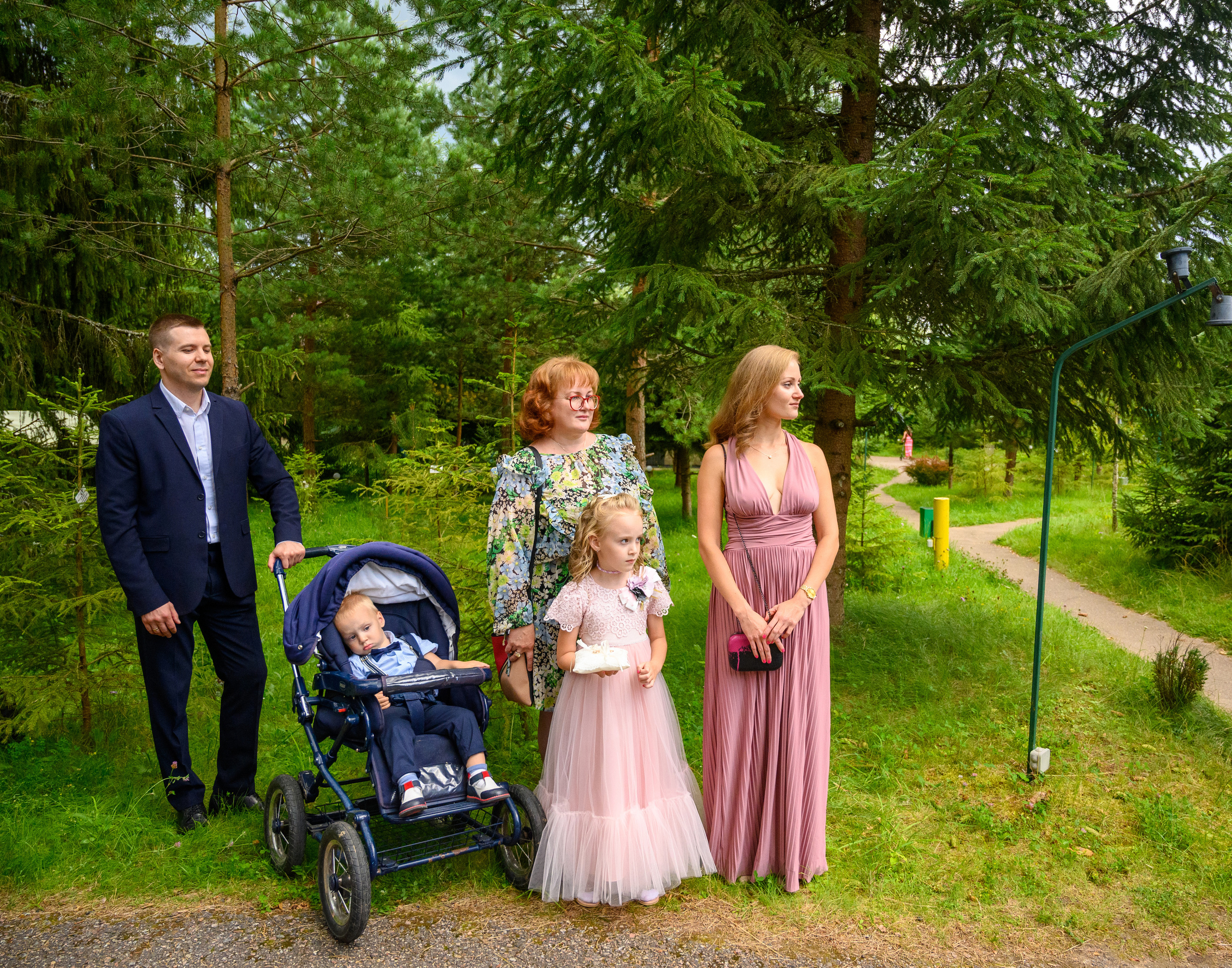 Прогулка в поле, свадьба в поле, прогулка лошади. Семейный и контент фотограф в Москве Alira