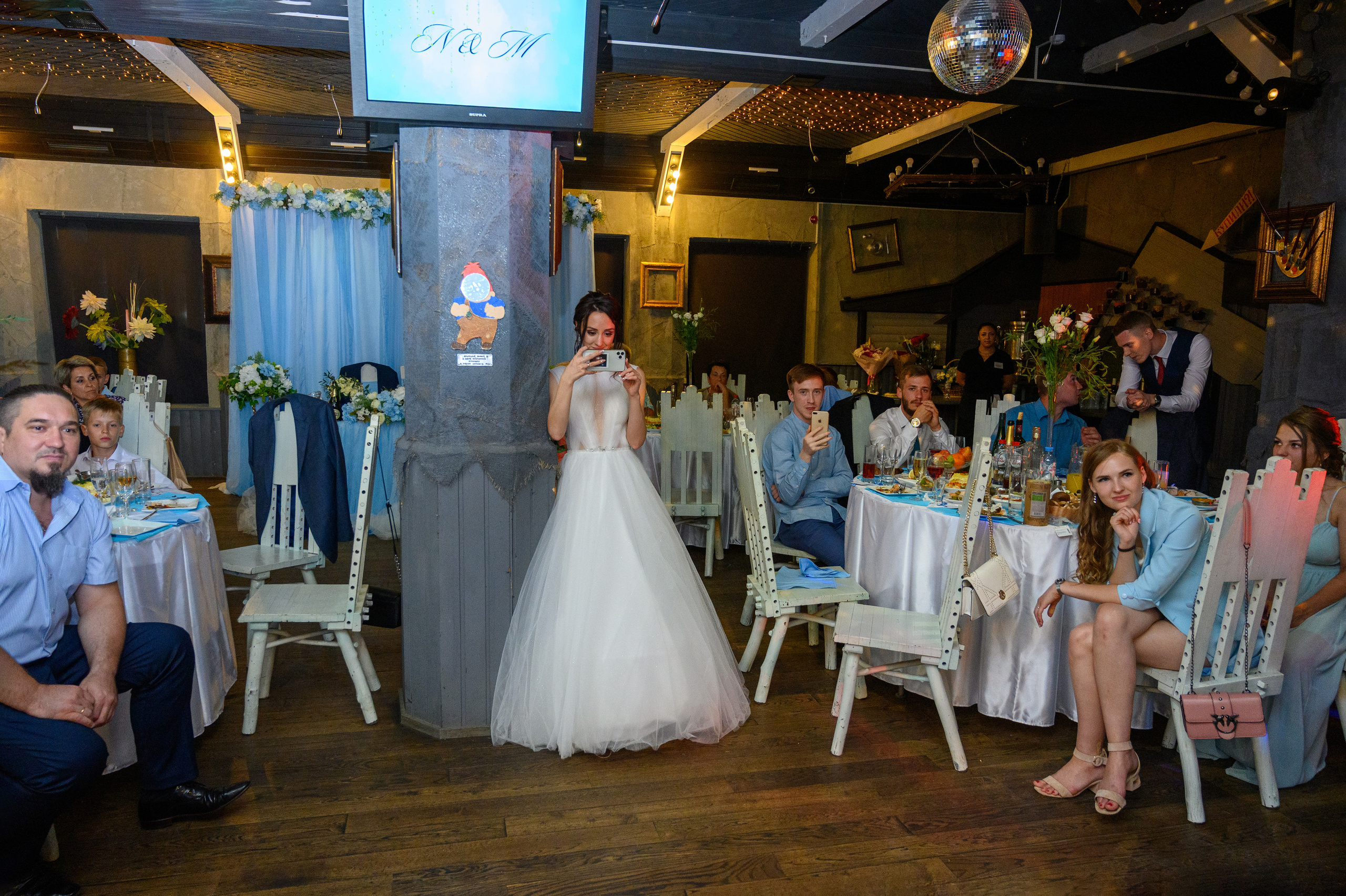 Прогулка в поле, свадьба в поле, прогулка лошади. Семейный и контент фотограф в Москве Alira