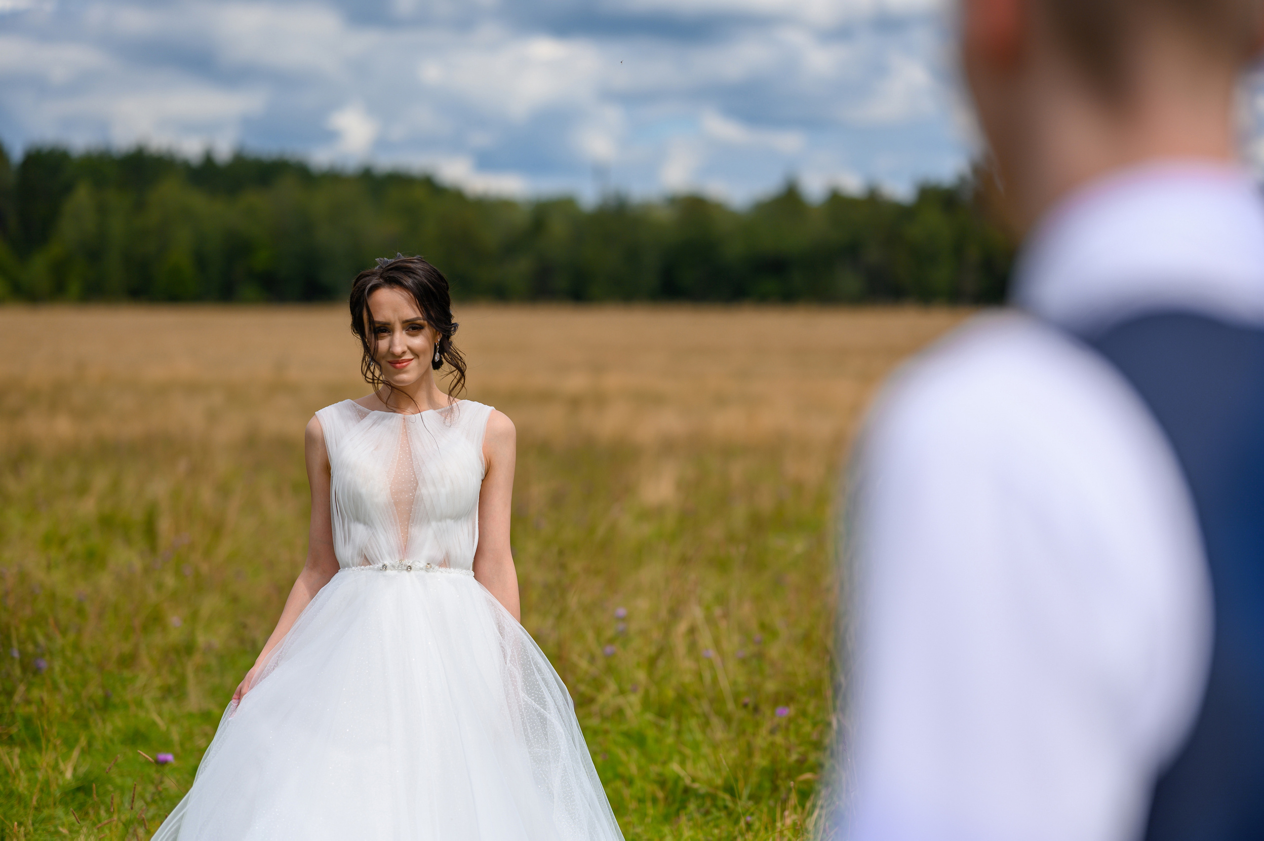 Прогулка в поле, свадьба в поле, прогулка лошади. Семейный и контент фотограф в Москве Alira