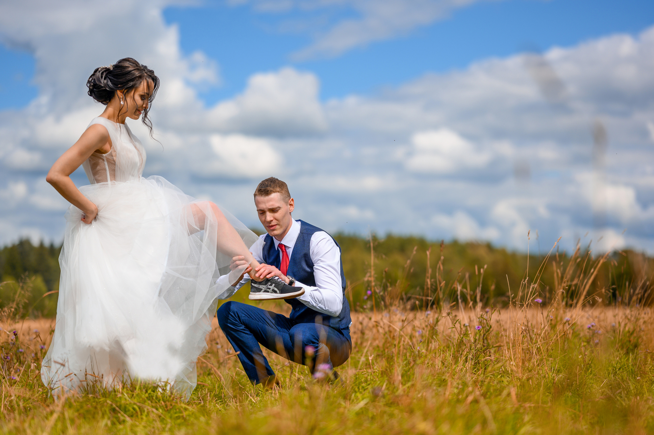 Прогулка в поле, свадьба в поле, прогулка лошади. Семейный и контент фотограф в Москве Alira