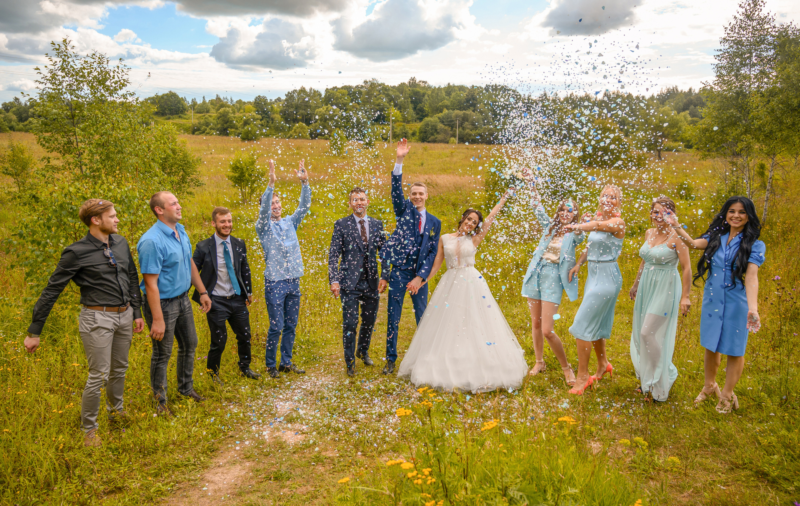 Прогулка в поле, свадьба в поле, прогулка лошади. Семейный и контент фотограф в Москве Alira