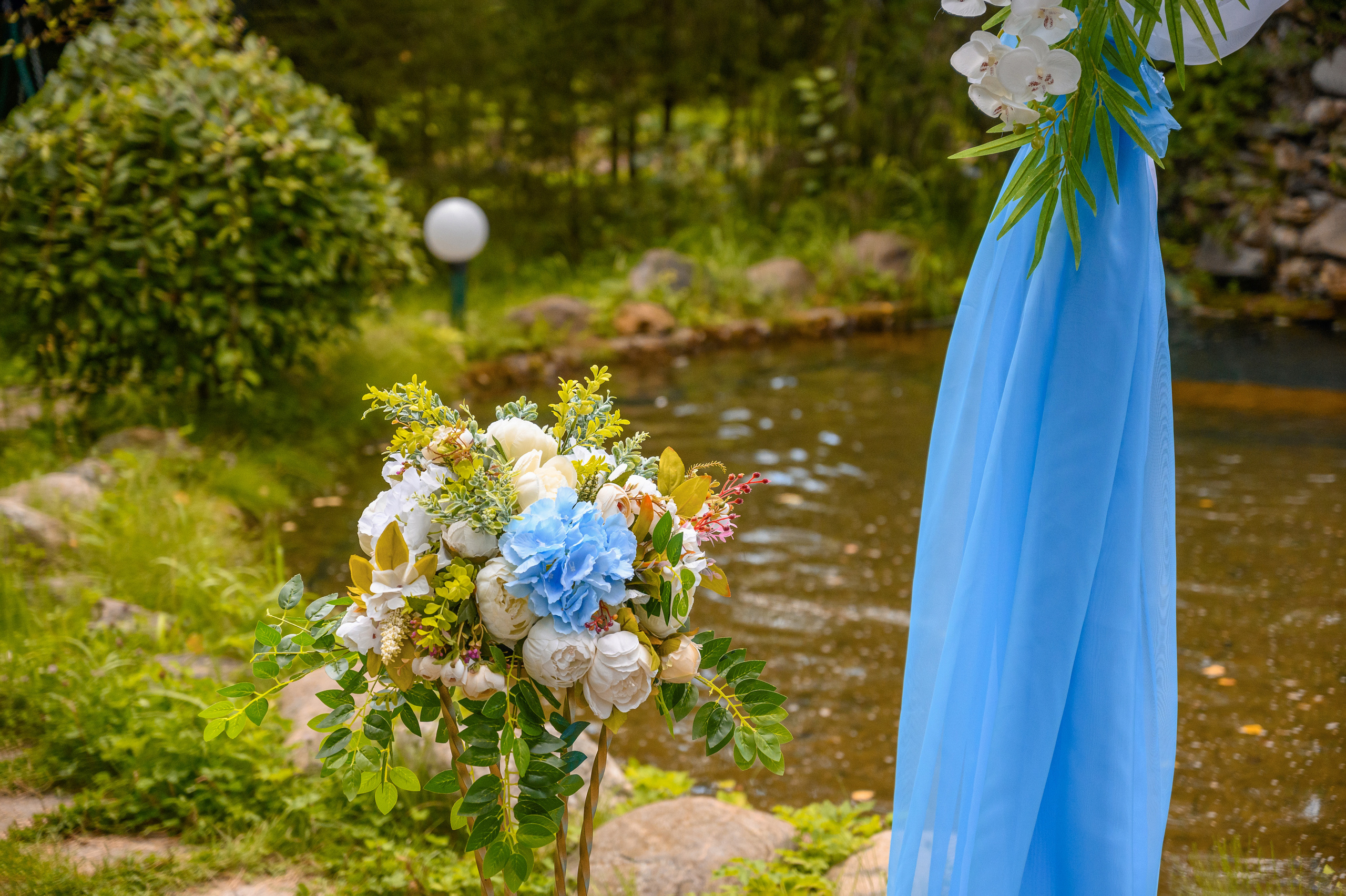 Прогулка в поле, свадьба в поле, прогулка лошади. Семейный и контент фотограф в Москве Alira