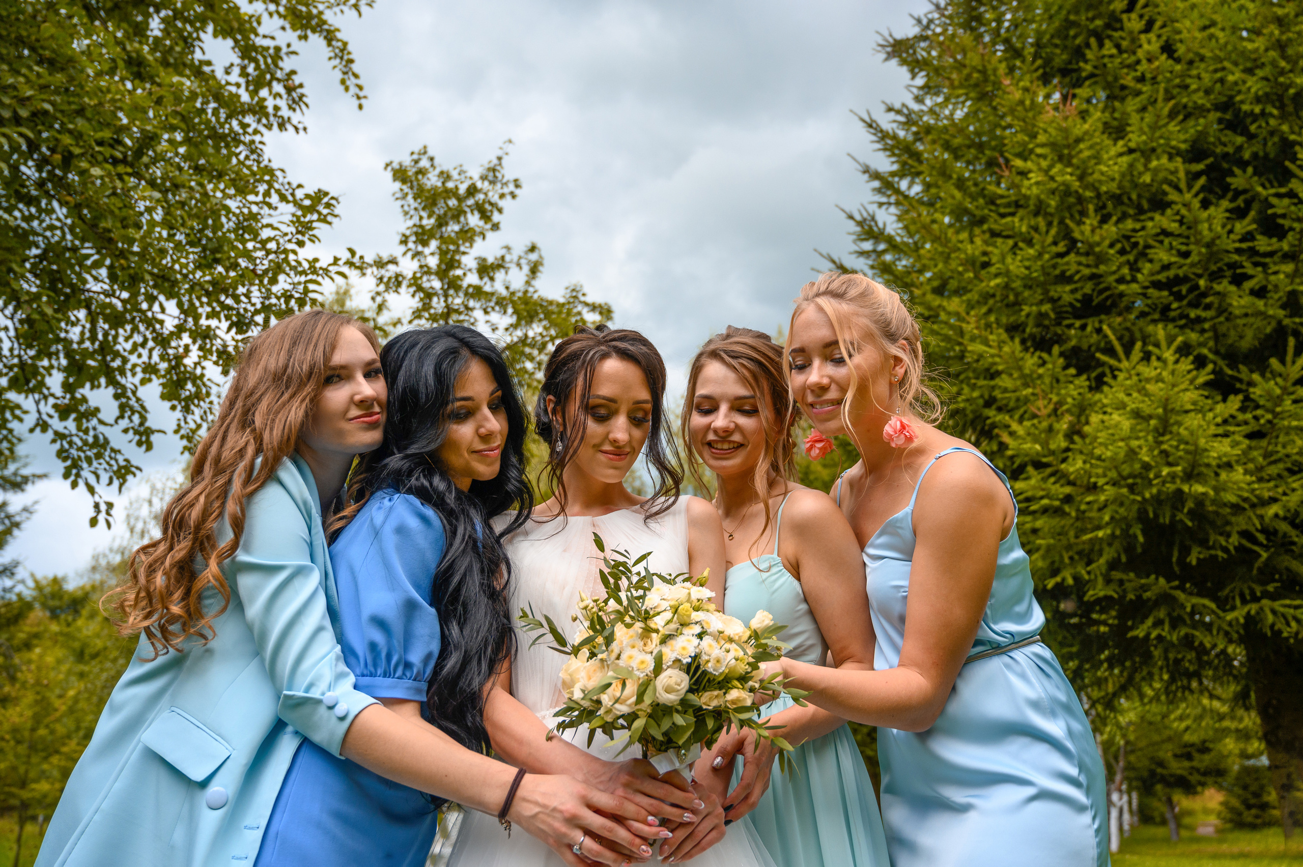 Прогулка в поле, свадьба в поле, прогулка лошади. Семейный и контент фотограф в Москве Alira