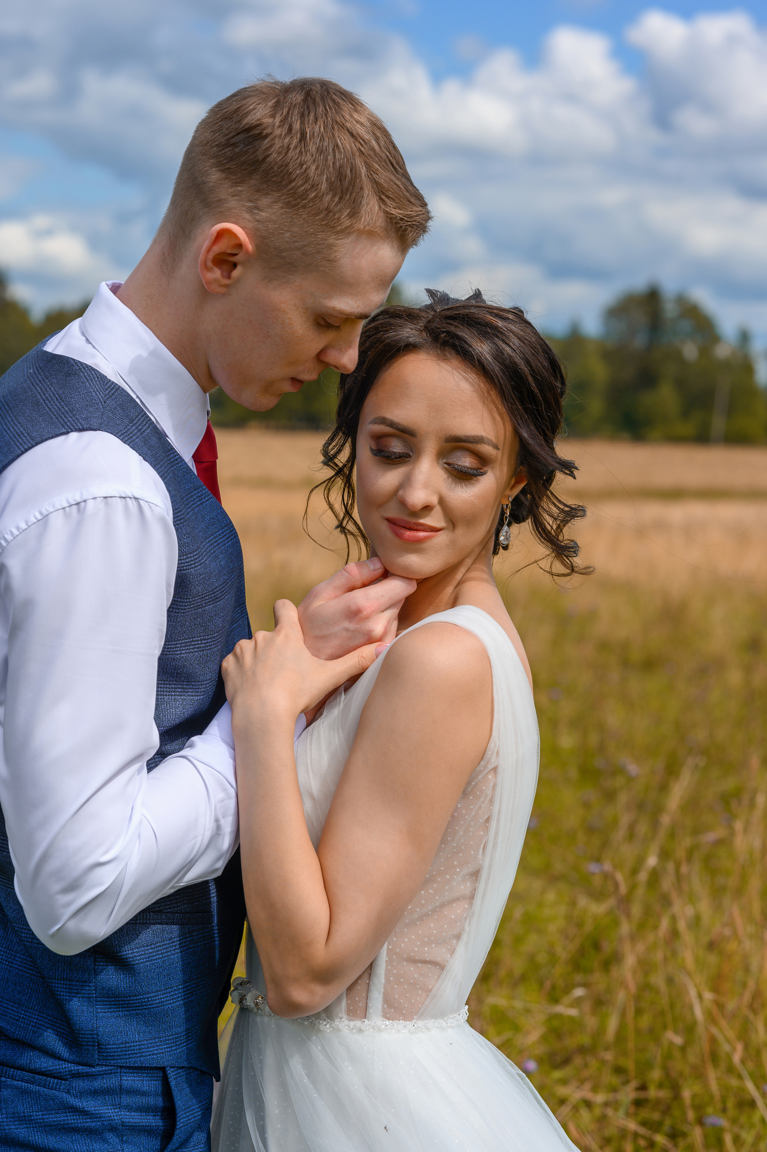 Прогулка в поле, свадьба в поле, прогулка лошади. Семейный и контент фотограф в Москве Alira