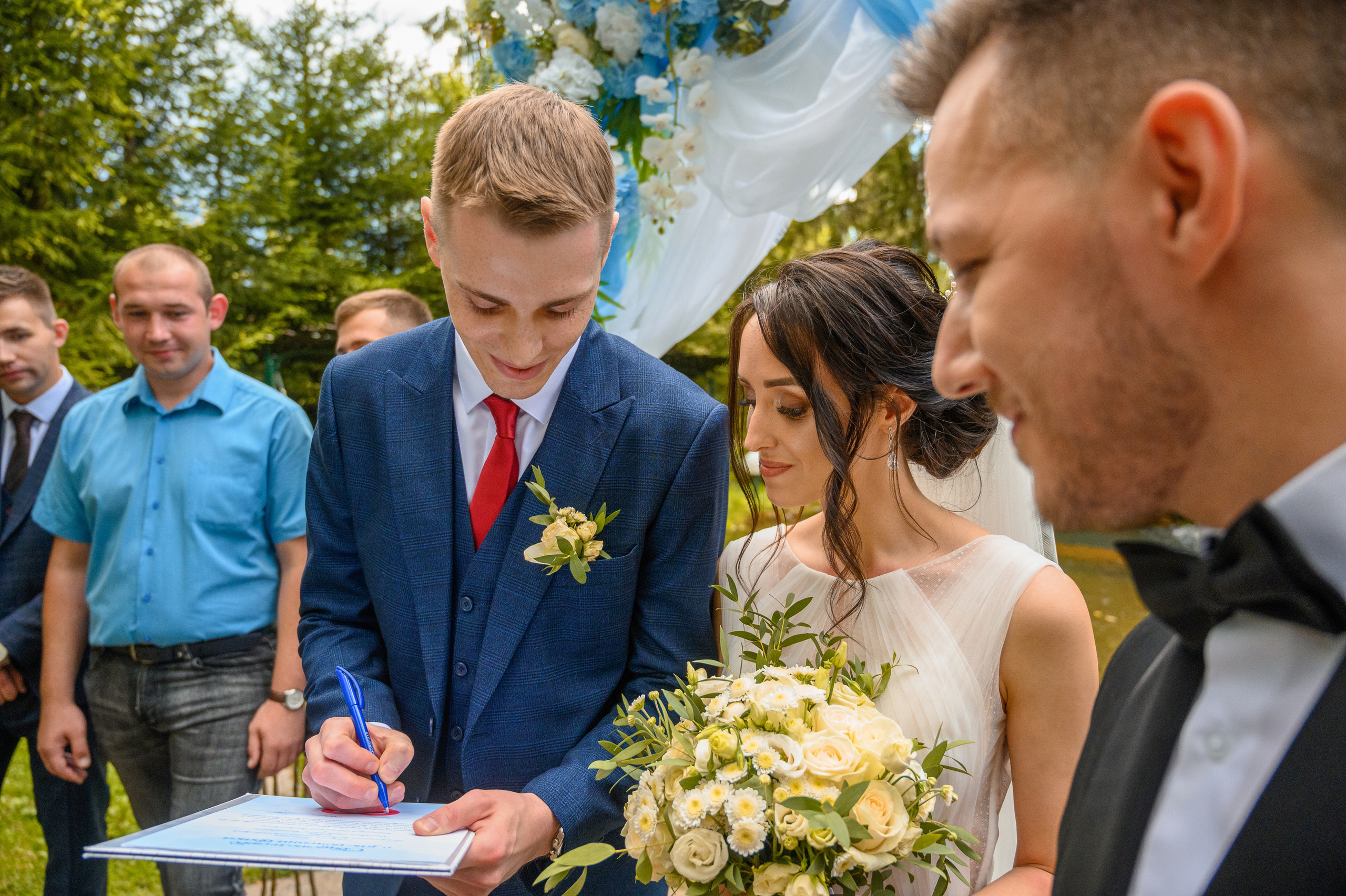 Прогулка в поле, свадьба в поле, прогулка лошади. Семейный и контент фотограф в Москве Alira