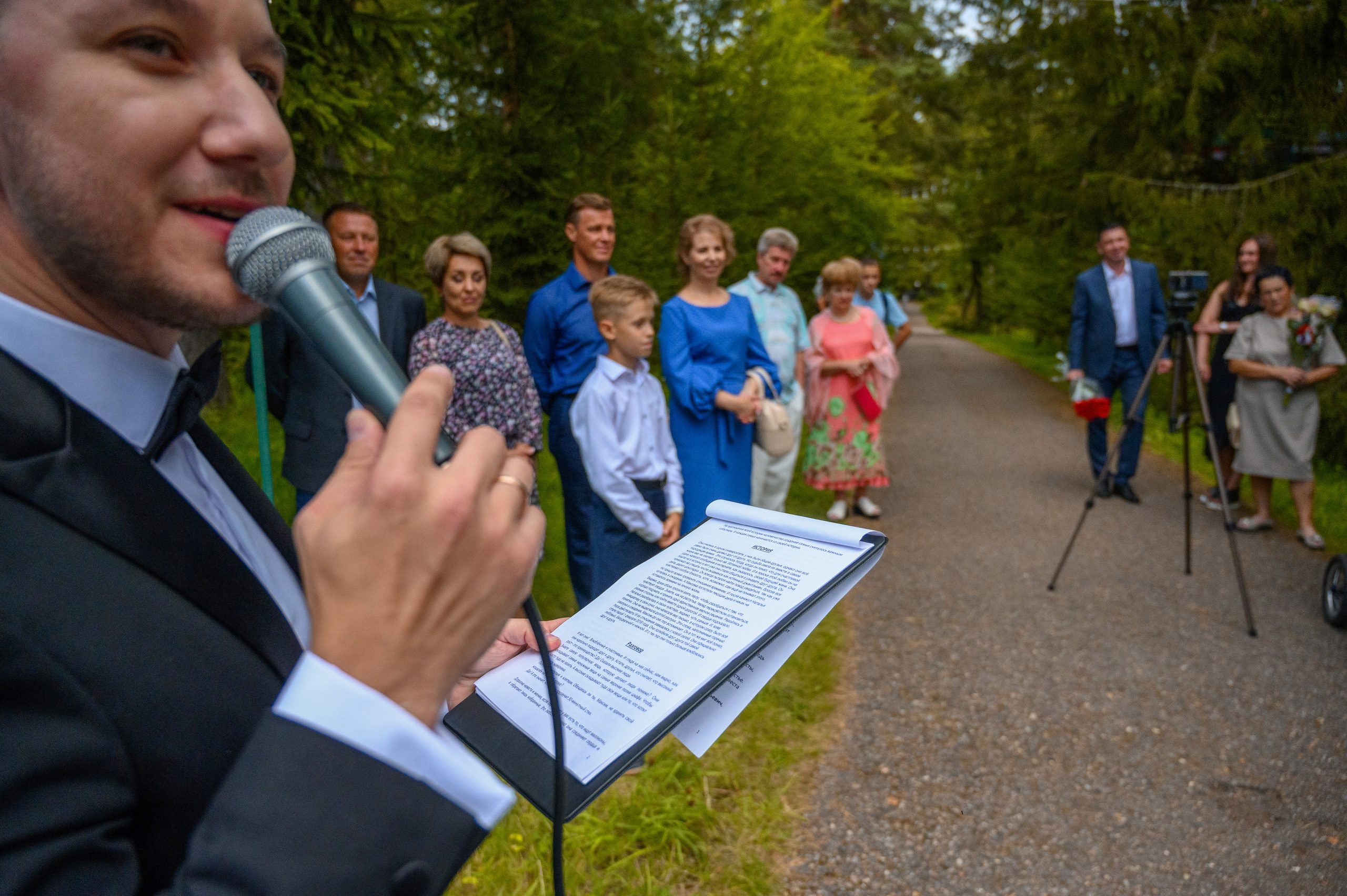 Прогулка в поле, свадьба в поле, прогулка лошади. Семейный и контент фотограф в Москве Alira