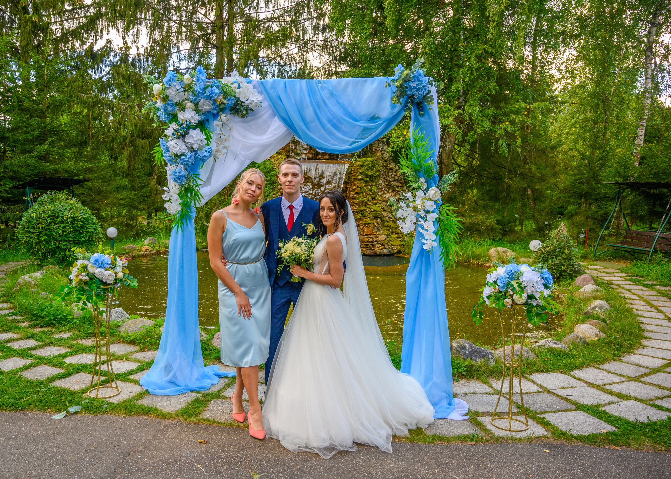 Прогулка в поле, свадьба в поле, прогулка лошади. Семейный и контент фотограф в Москве Alira