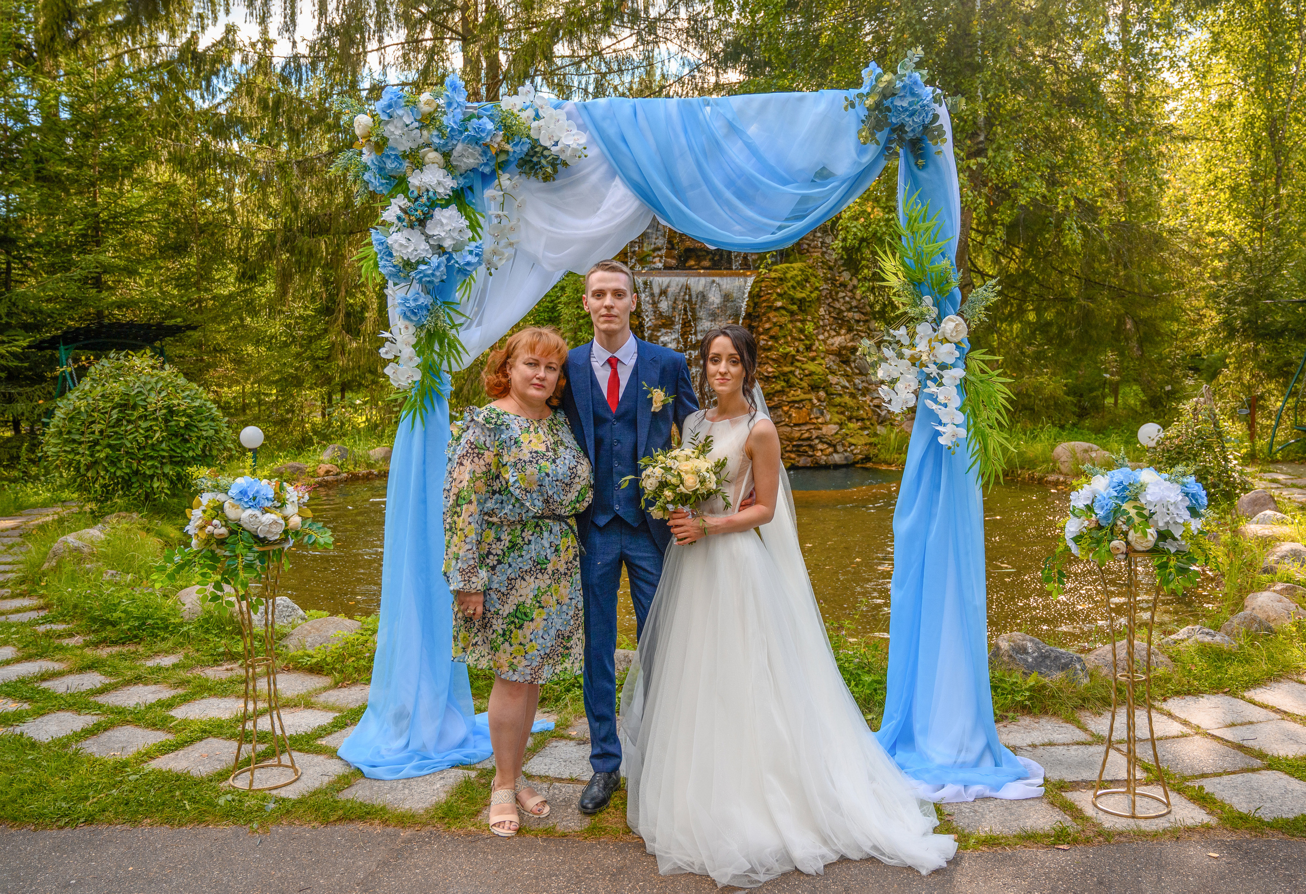 Прогулка в поле, свадьба в поле, прогулка лошади. Семейный и контент фотограф в Москве Alira