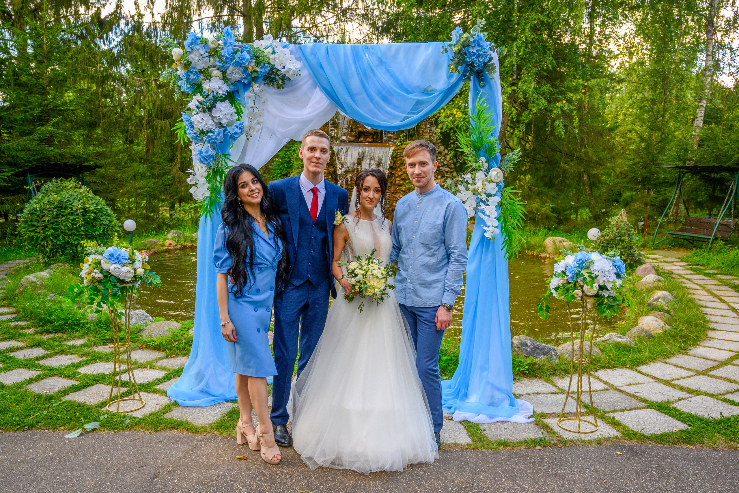 Прогулка в поле, свадьба в поле, прогулка лошади. Семейный и контент фотограф в Москве Alira
