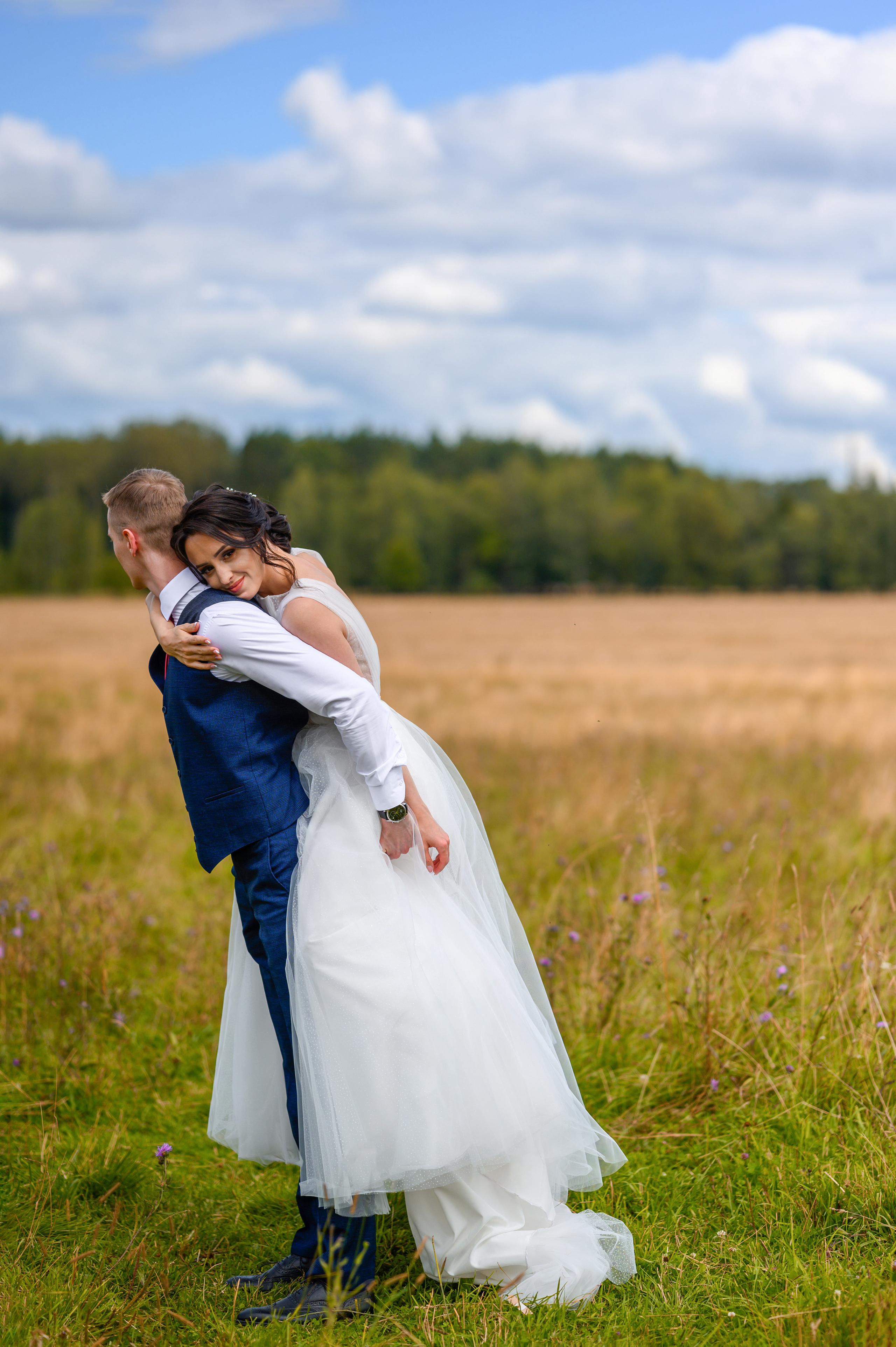 Прогулка в поле, свадьба в поле, прогулка лошади. Семейный и контент фотограф в Москве Alira