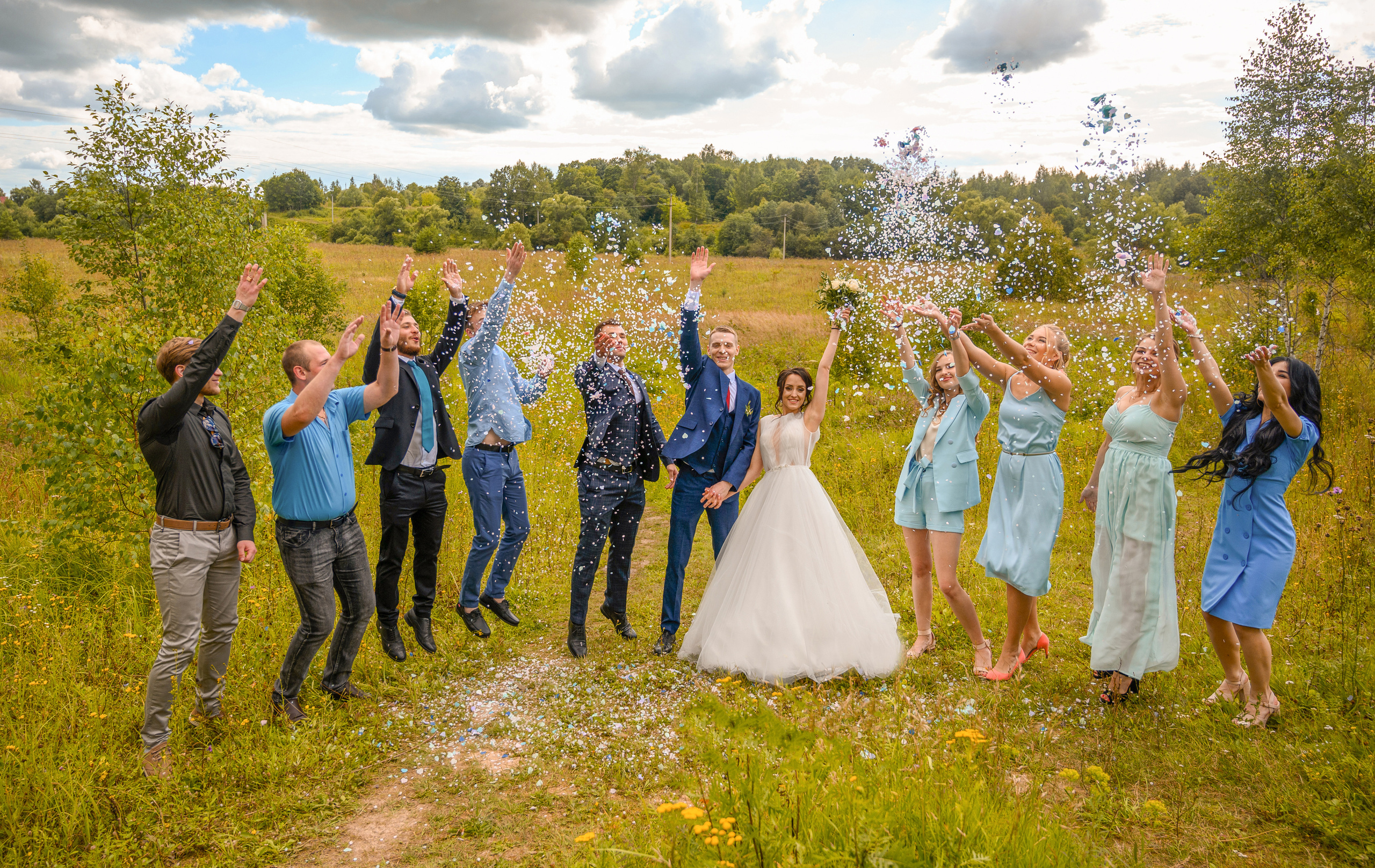 Прогулка в поле, свадьба в поле, прогулка лошади. Семейный и контент фотограф в Москве Alira