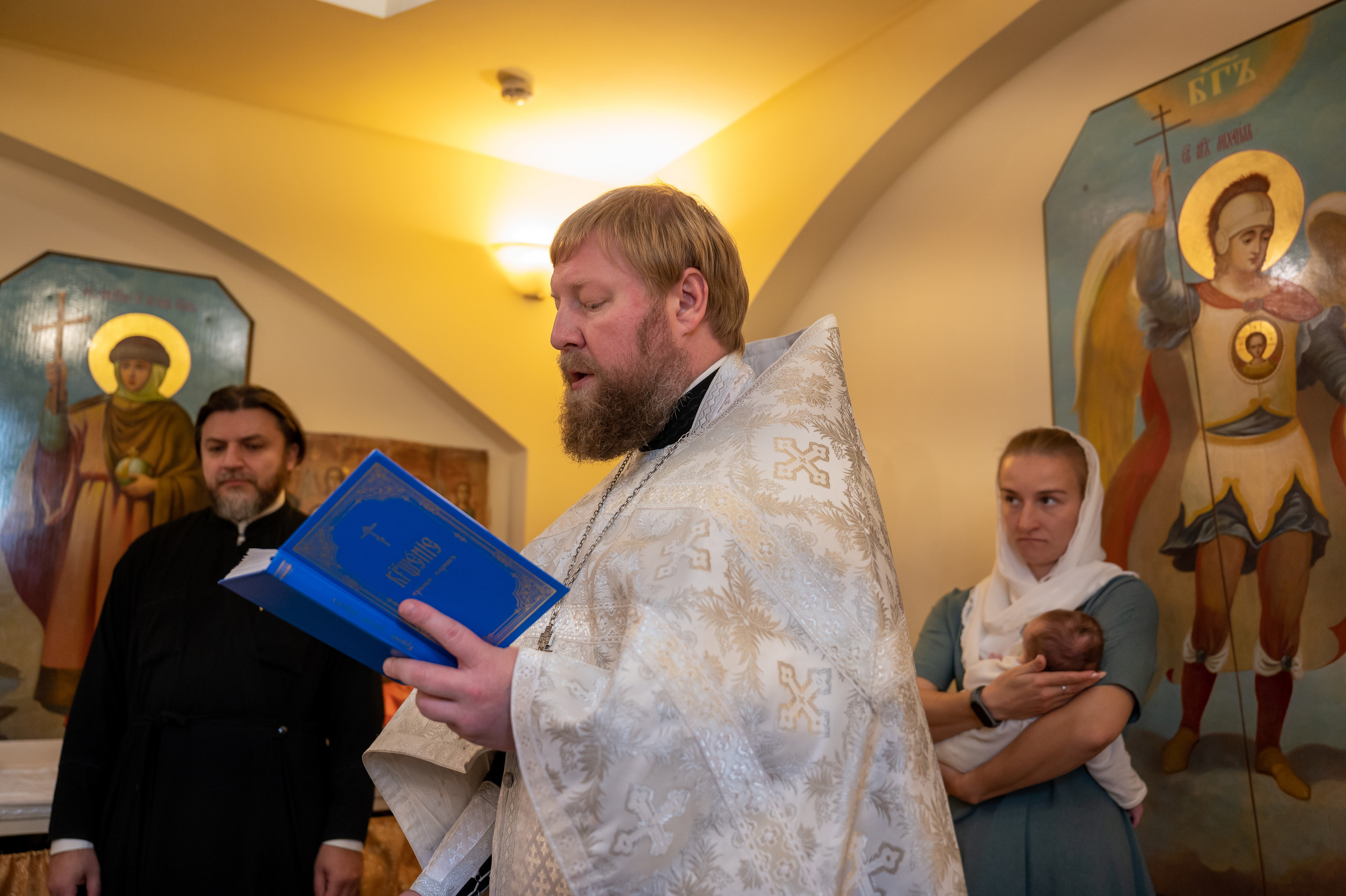 Крещение Кирилла. Семейный и контент фотограф в Москве Alira