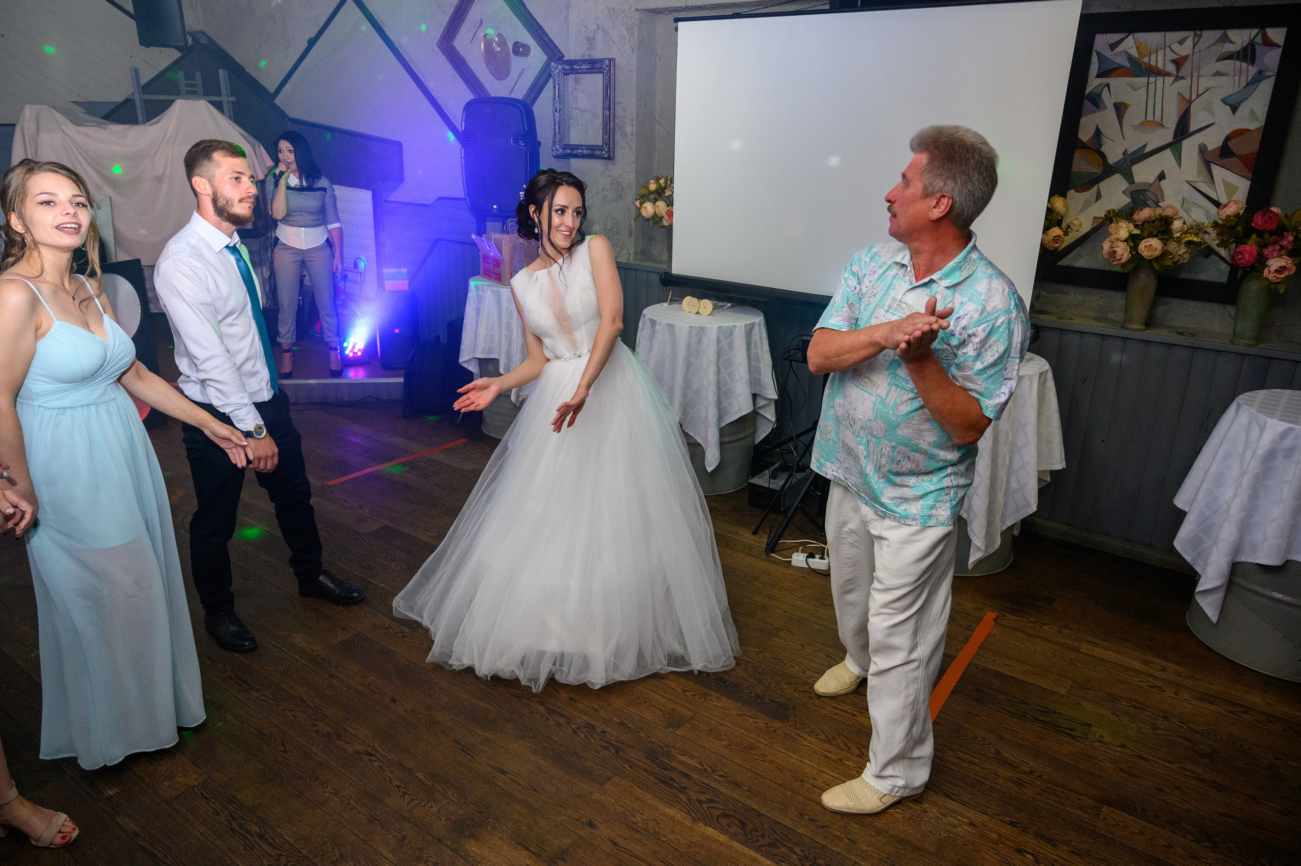 Прогулка в поле, свадьба в поле, прогулка лошади. Семейный и контент фотограф в Москве Alira