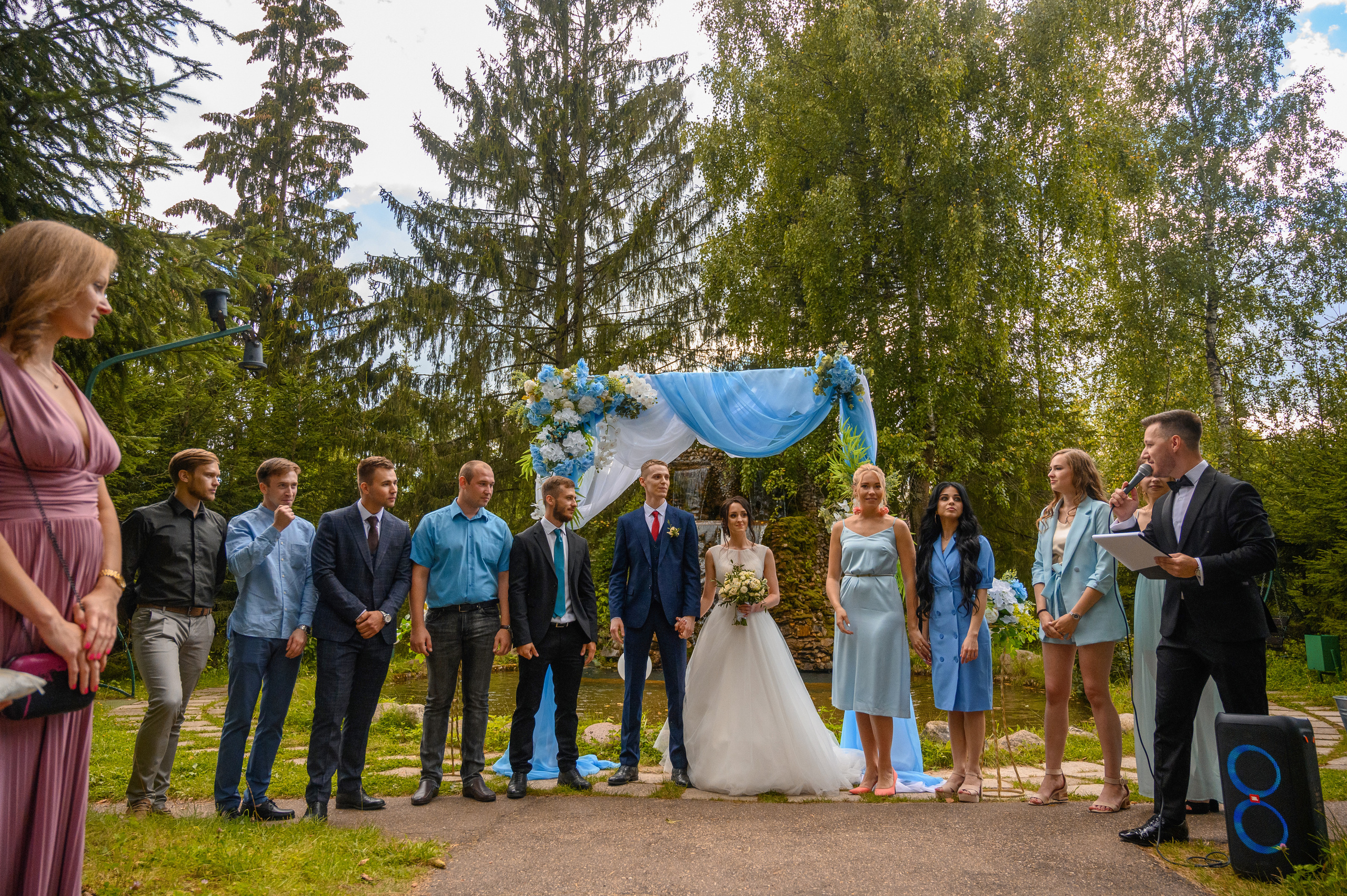 Прогулка в поле, свадьба в поле, прогулка лошади. Семейный и контент фотограф в Москве Alira