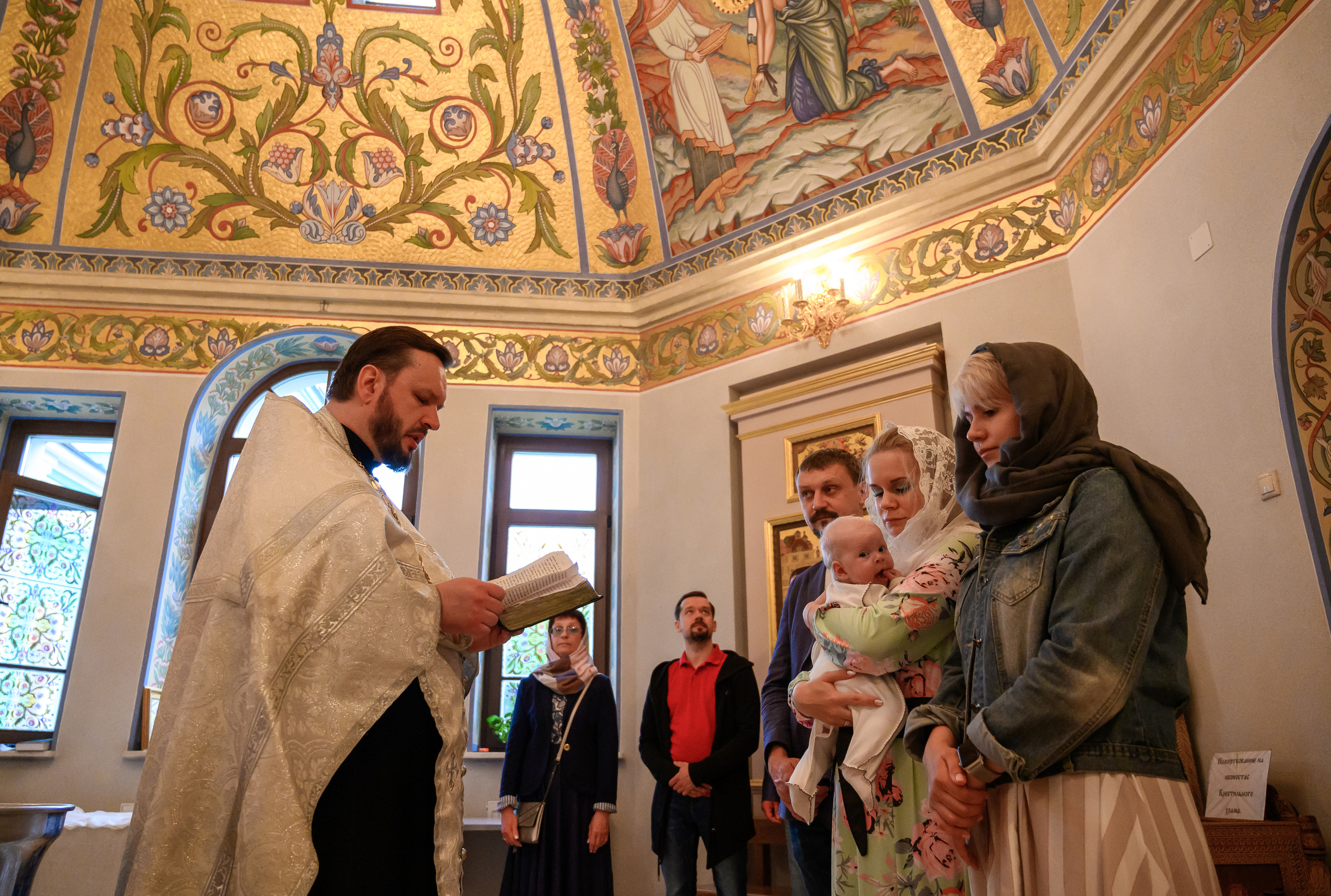 Крещение Варвары. Семейный и контент фотограф в Москве Alira