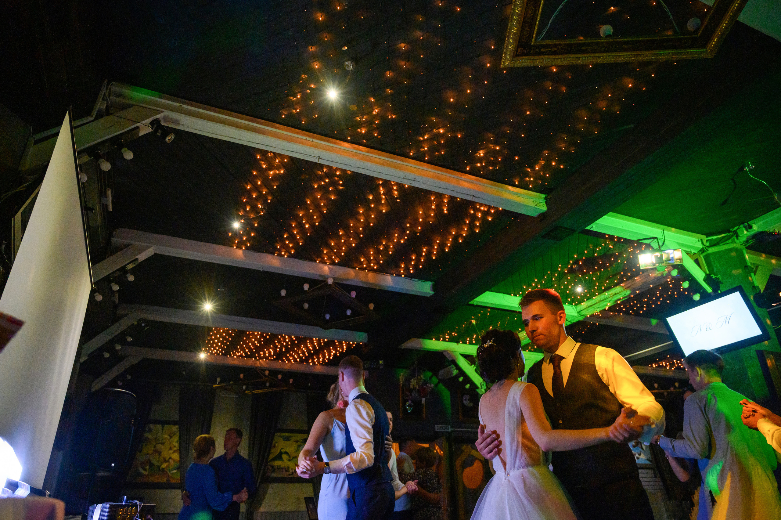 Прогулка в поле, свадьба в поле, прогулка лошади. Семейный и контент фотограф в Москве Alira