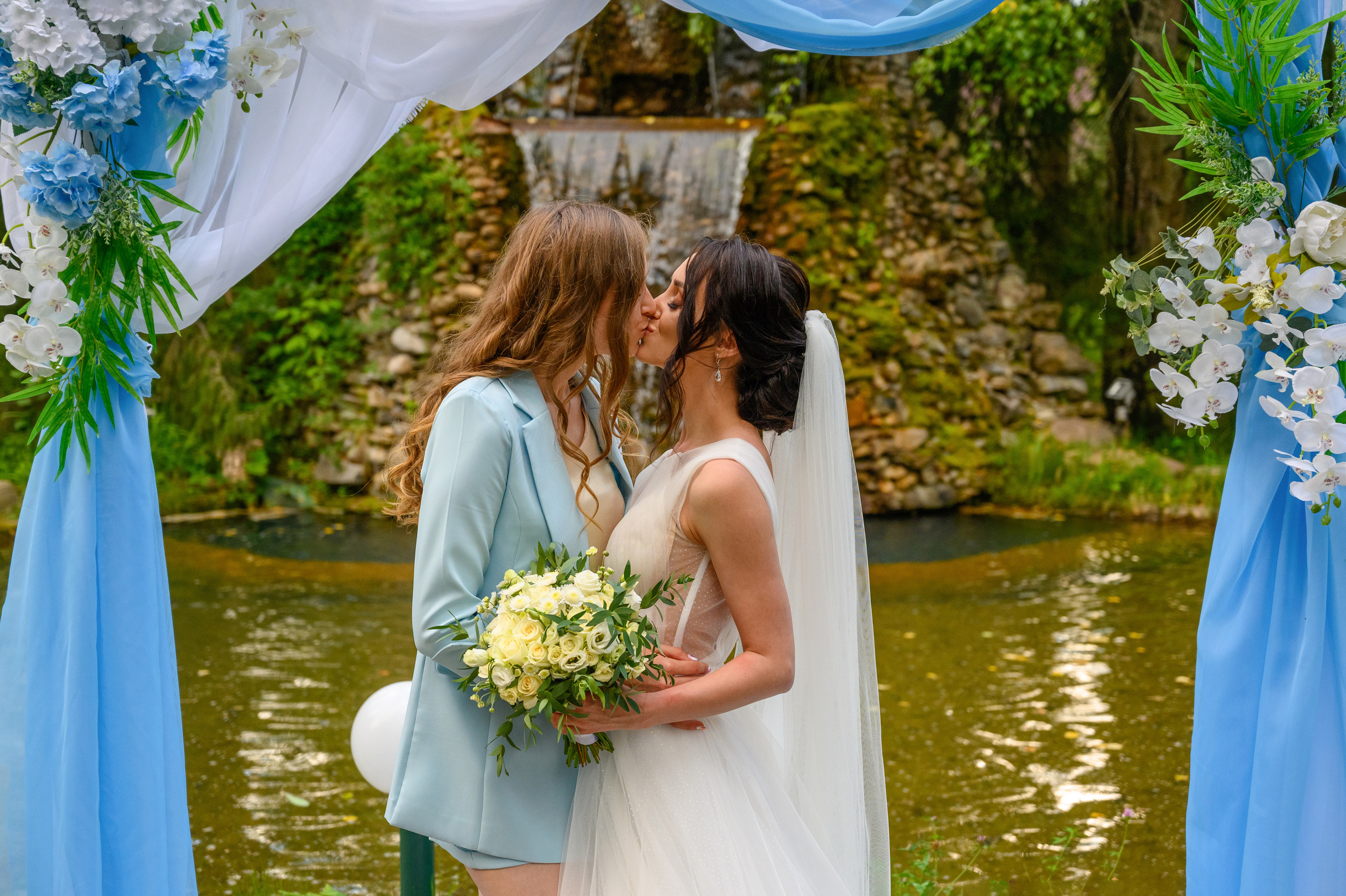 Прогулка в поле, свадьба в поле, прогулка лошади. Семейный и контент фотограф в Москве Alira