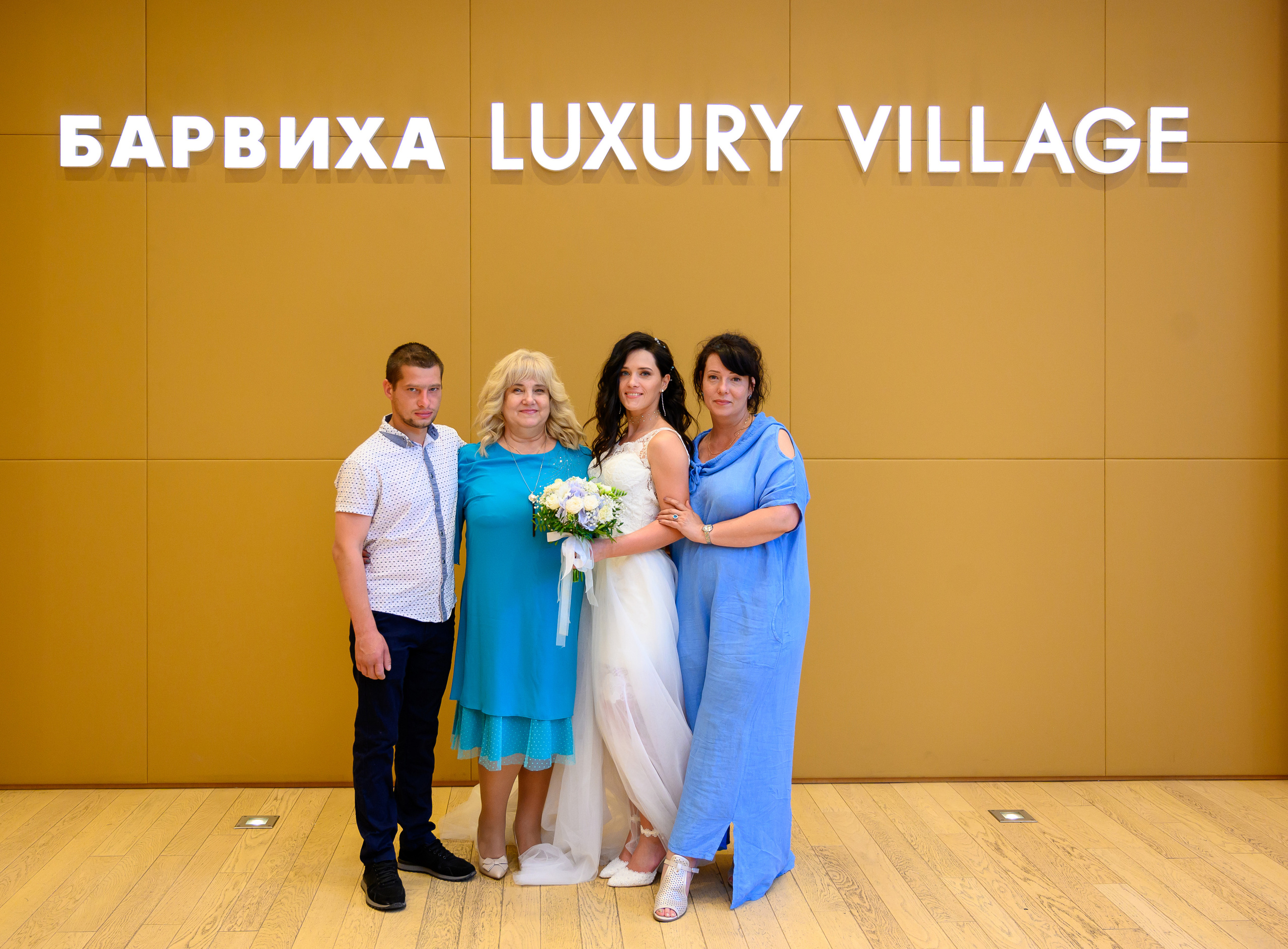 Свадьба, кабриолет В Барвихе. Семейный и контент фотограф в Москве Alira