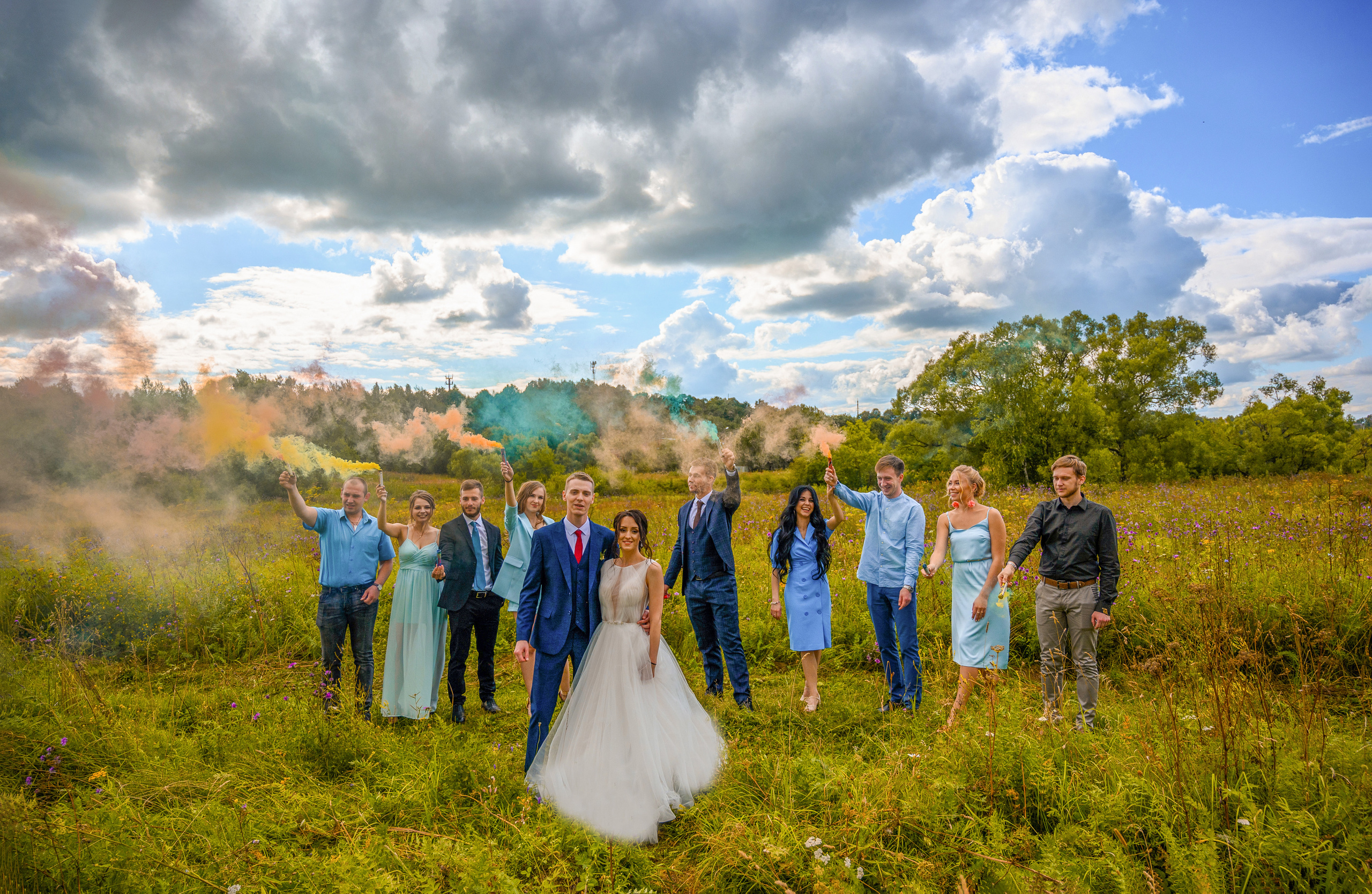 Прогулка в поле, свадьба в поле, прогулка лошади. Семейный и контент фотограф в Москве Alira