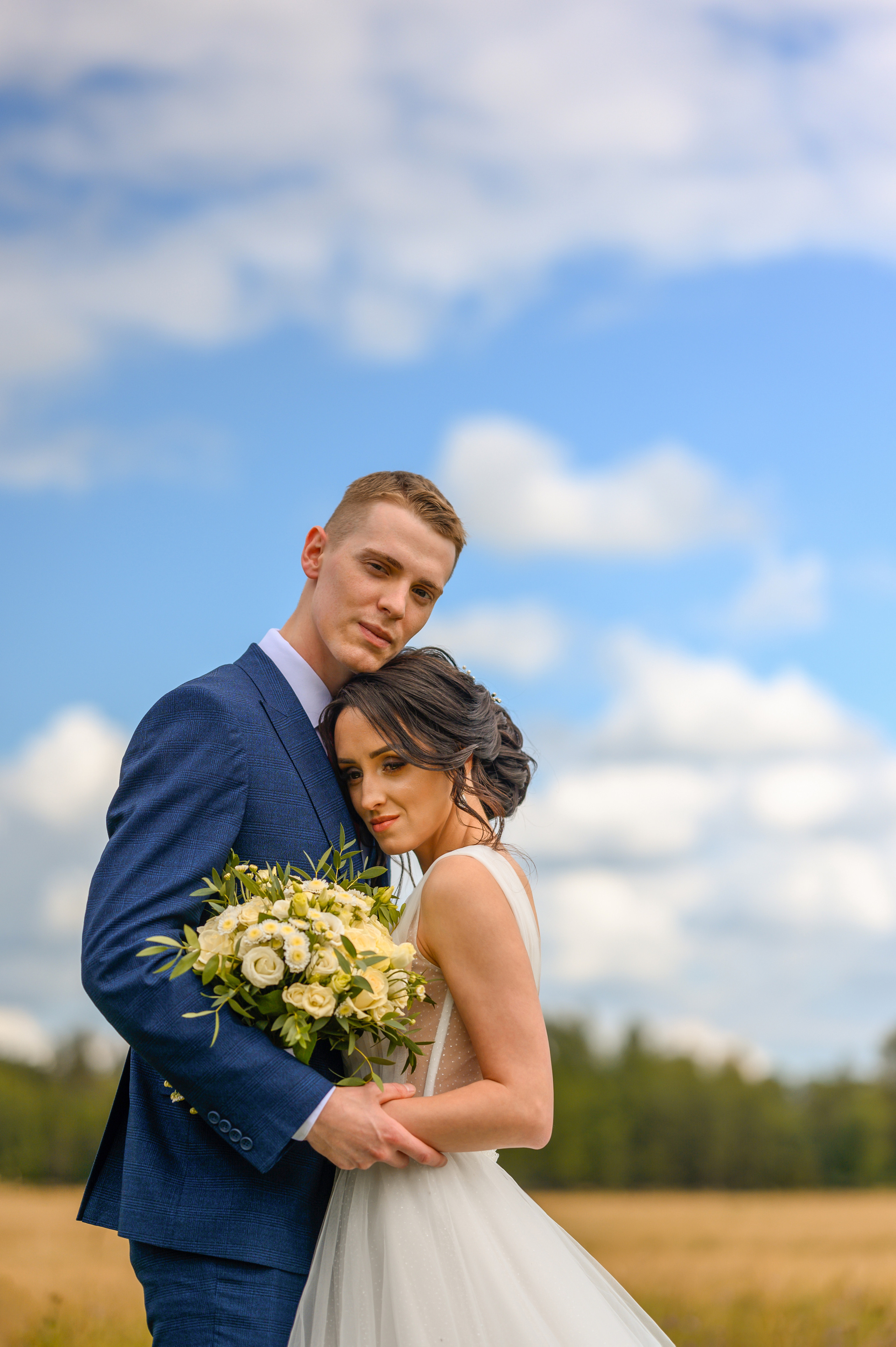 Прогулка в поле, свадьба в поле, прогулка лошади. Семейный и контент фотограф в Москве Alira