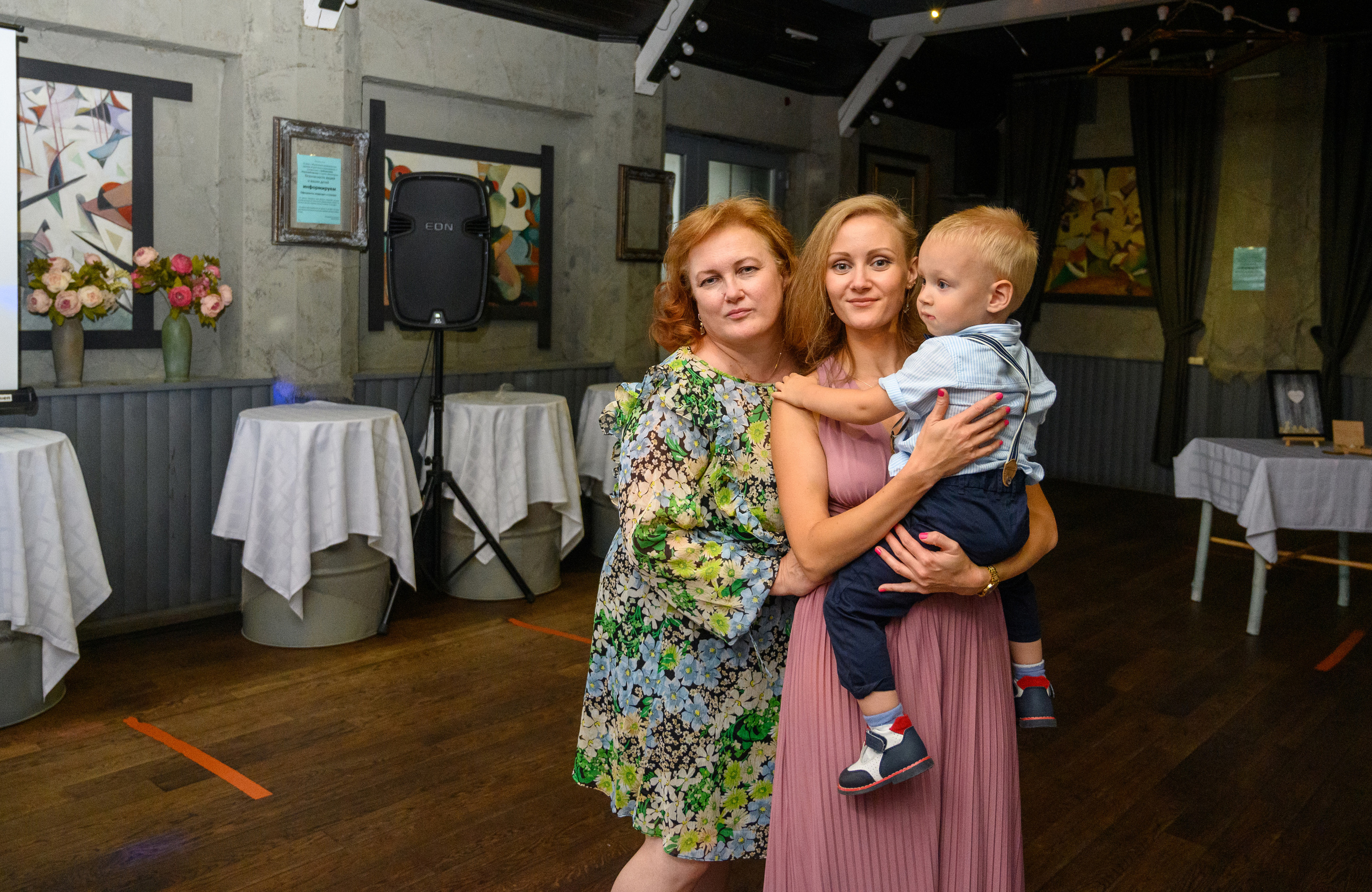 Прогулка в поле, свадьба в поле, прогулка лошади. Семейный и контент фотограф в Москве Alira