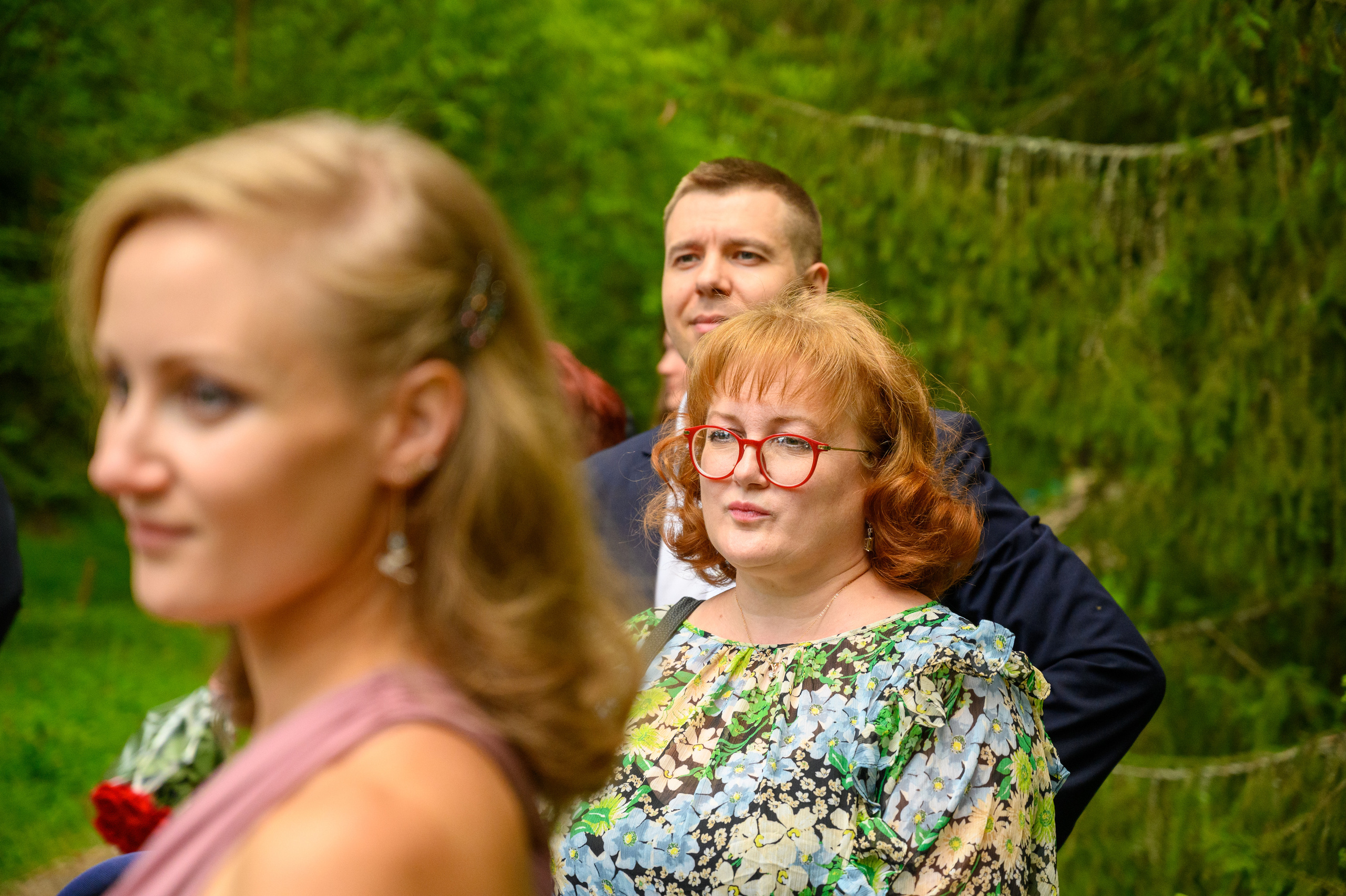 Прогулка в поле, свадьба в поле, прогулка лошади. Семейный и контент фотограф в Москве Alira