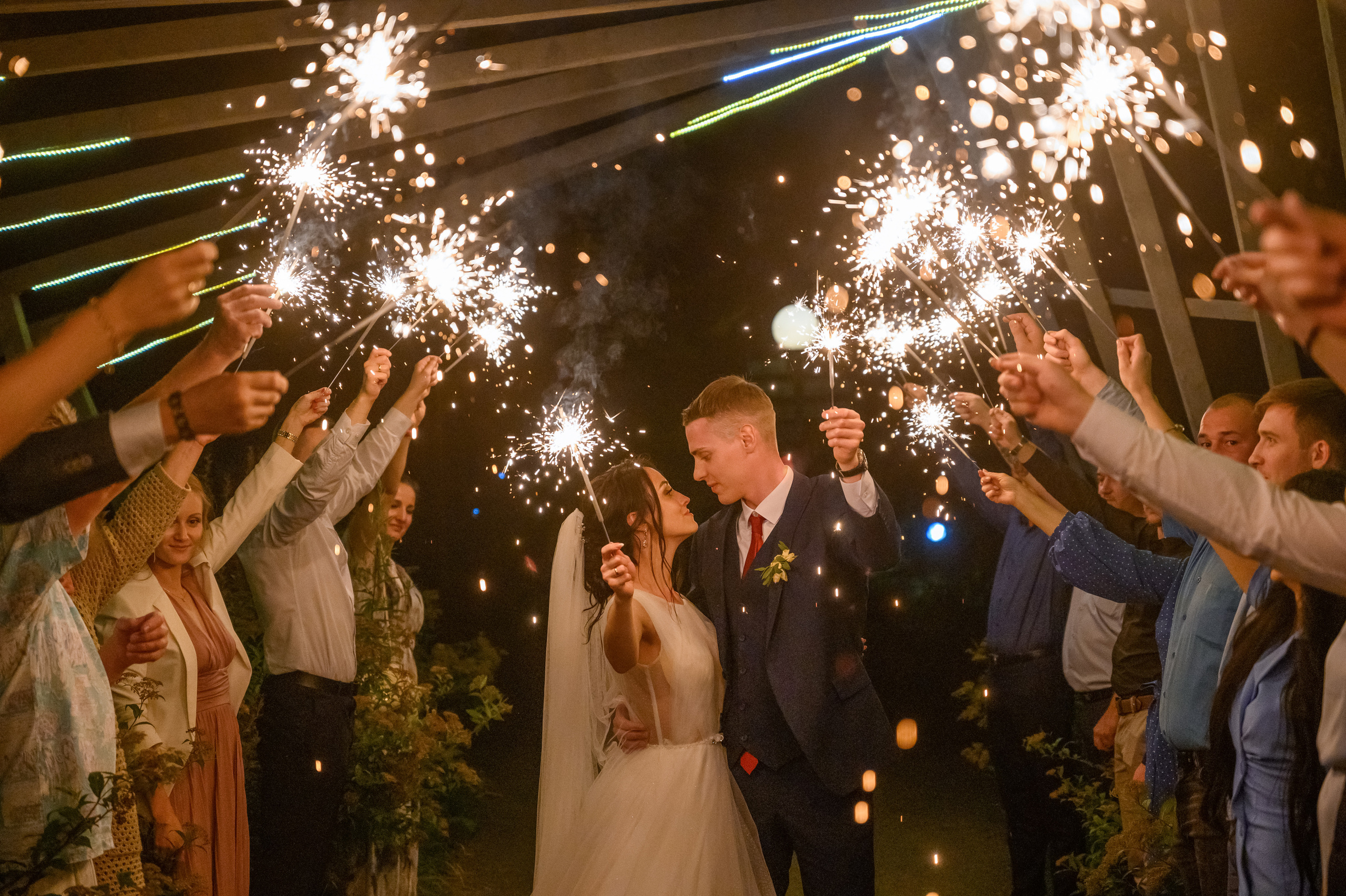 Прогулка в поле, свадьба в поле, прогулка лошади. Семейный и контент фотограф в Москве Alira