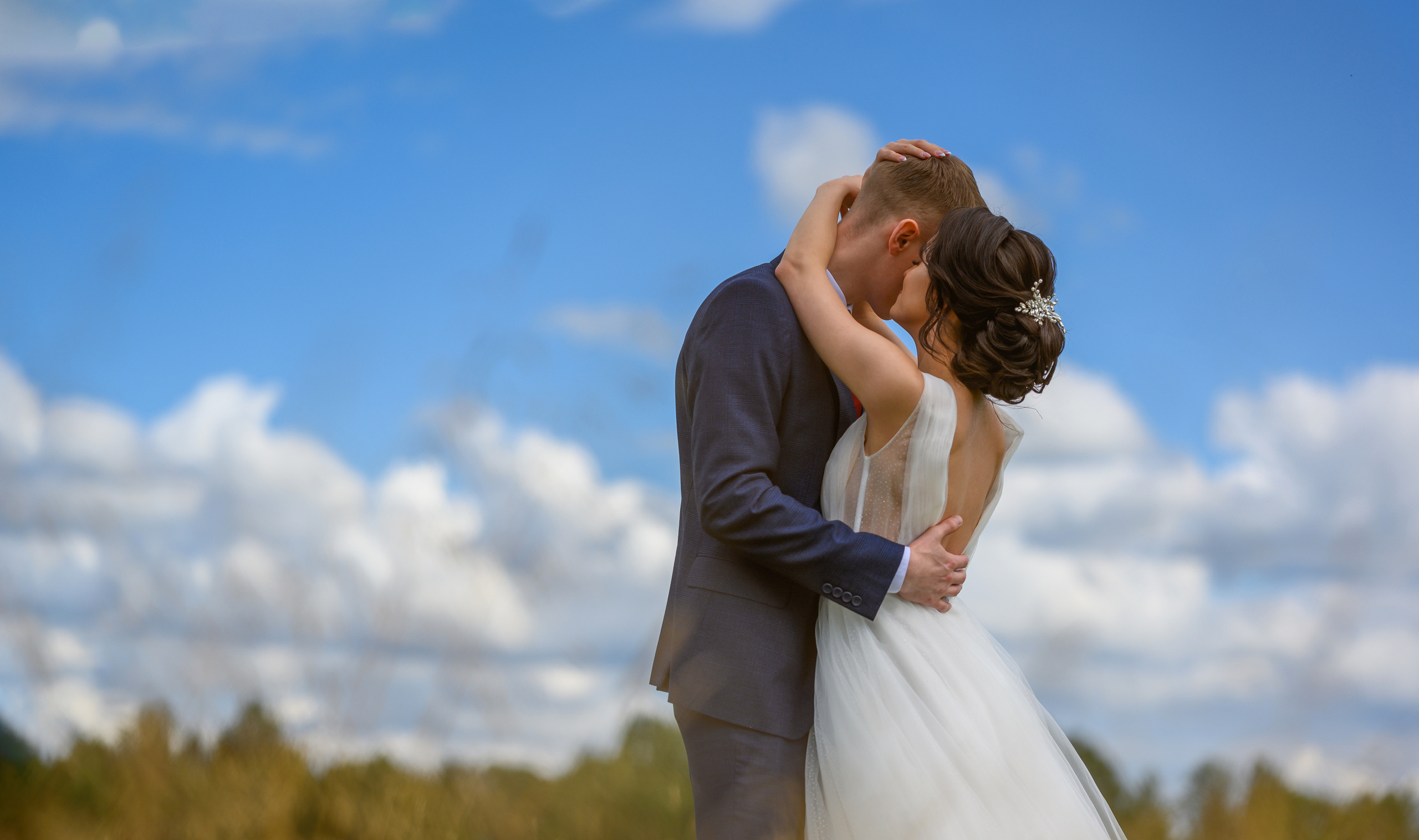 Прогулка в поле, свадьба в поле, прогулка лошади. Семейный и контент фотограф в Москве Alira