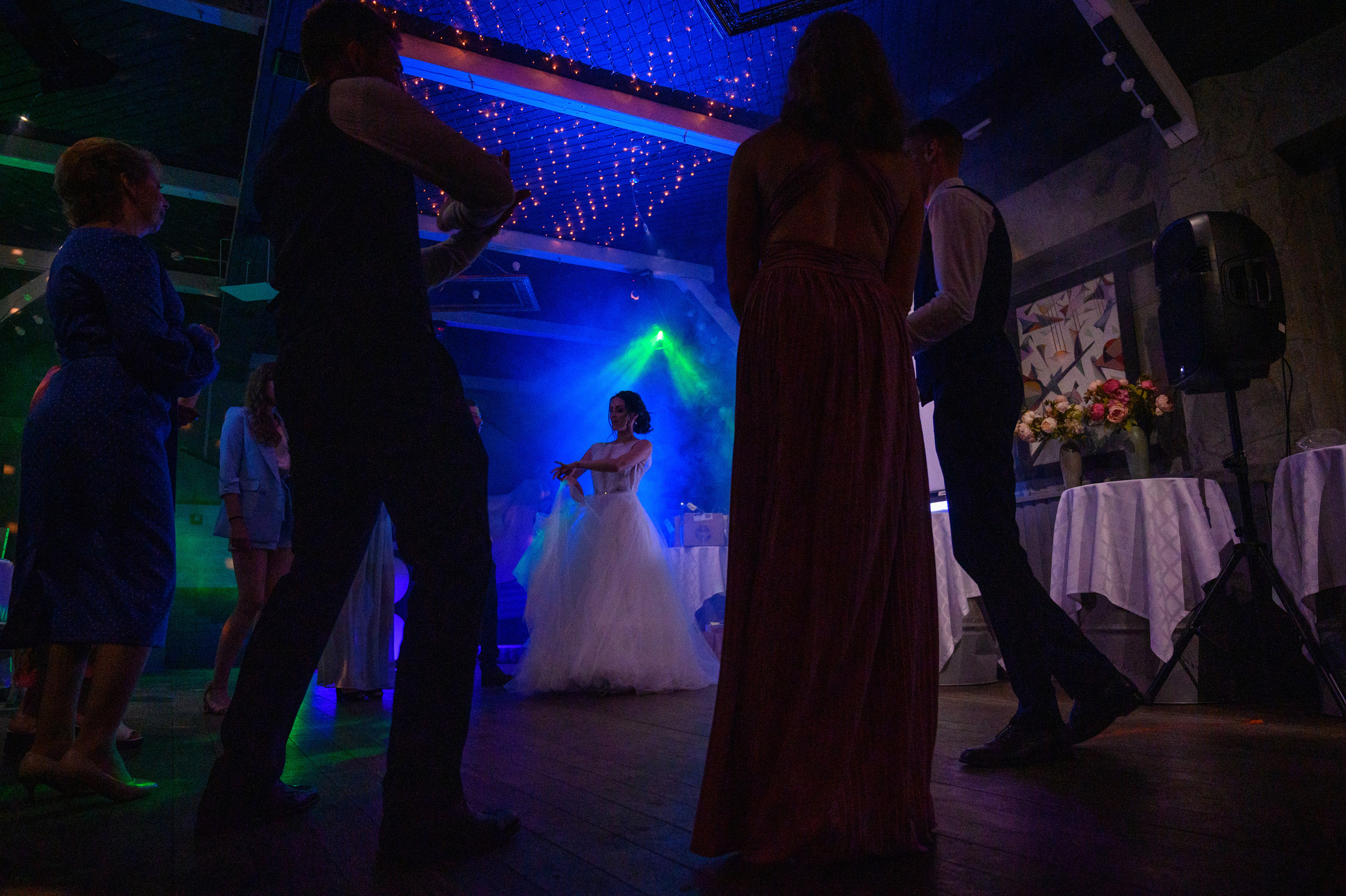 Прогулка в поле, свадьба в поле, прогулка лошади. Семейный и контент фотограф в Москве Alira