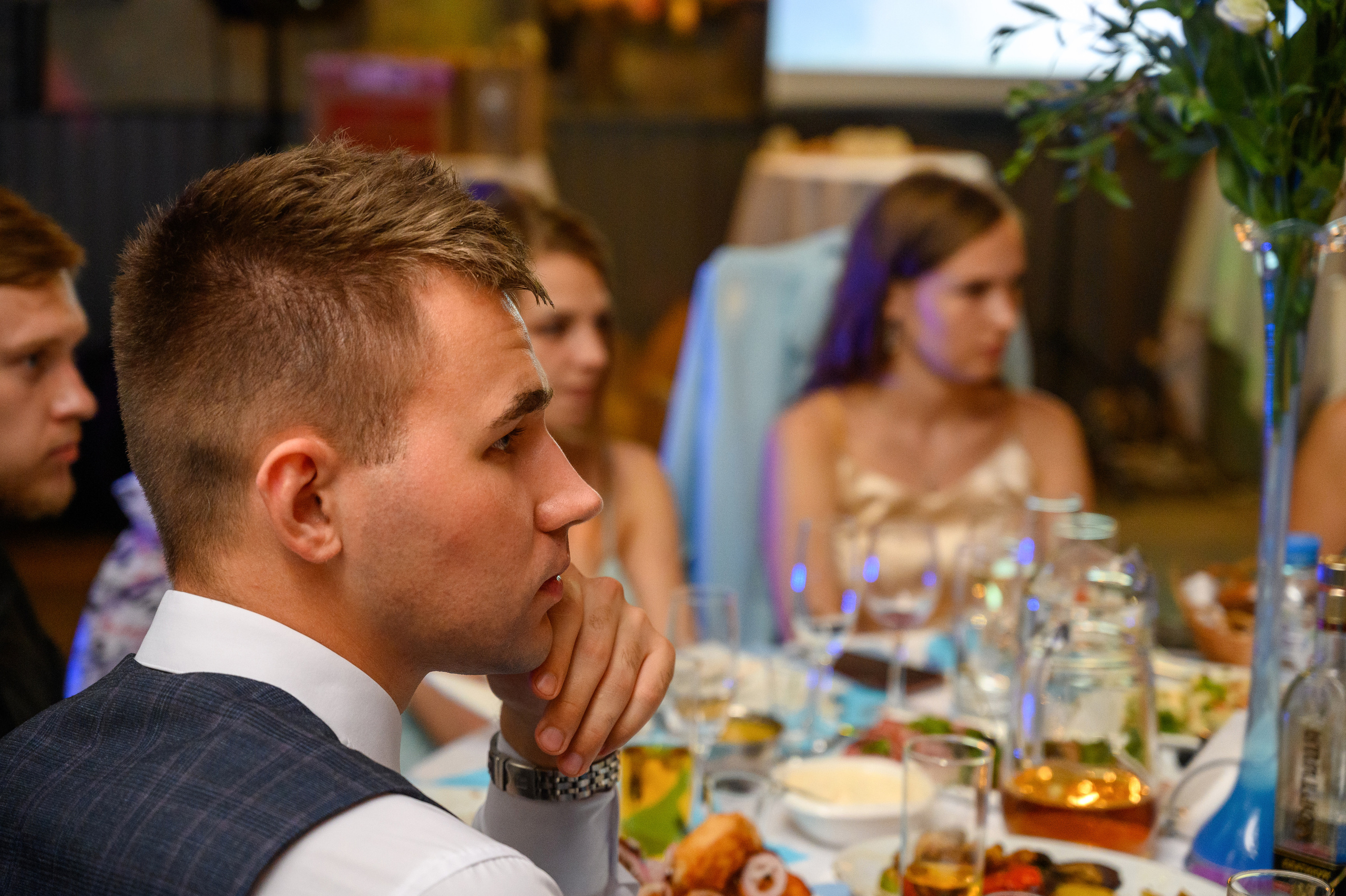 Прогулка в поле, свадьба в поле, прогулка лошади. Семейный и контент фотограф в Москве Alira