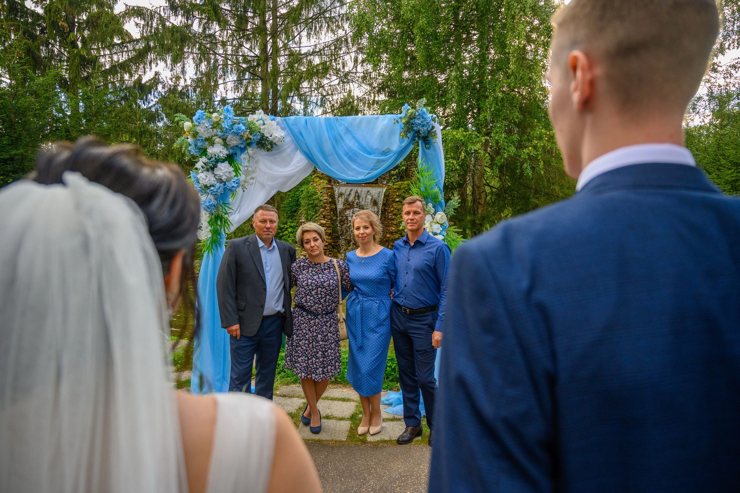 Прогулка в поле, свадьба в поле, прогулка лошади. Семейный и контент фотограф в Москве Alira