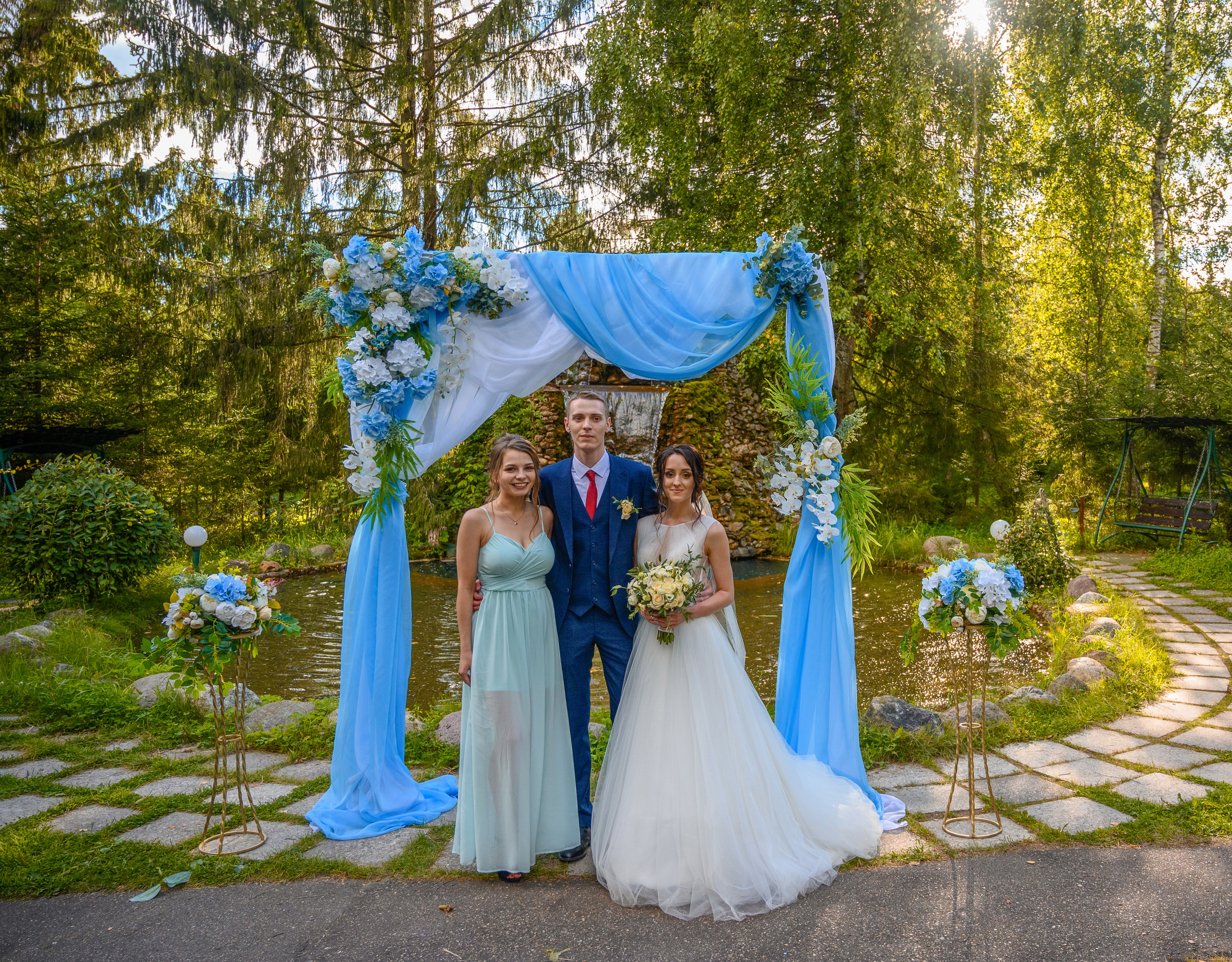 Прогулка в поле, свадьба в поле, прогулка лошади. Семейный и контент фотограф в Москве Alira