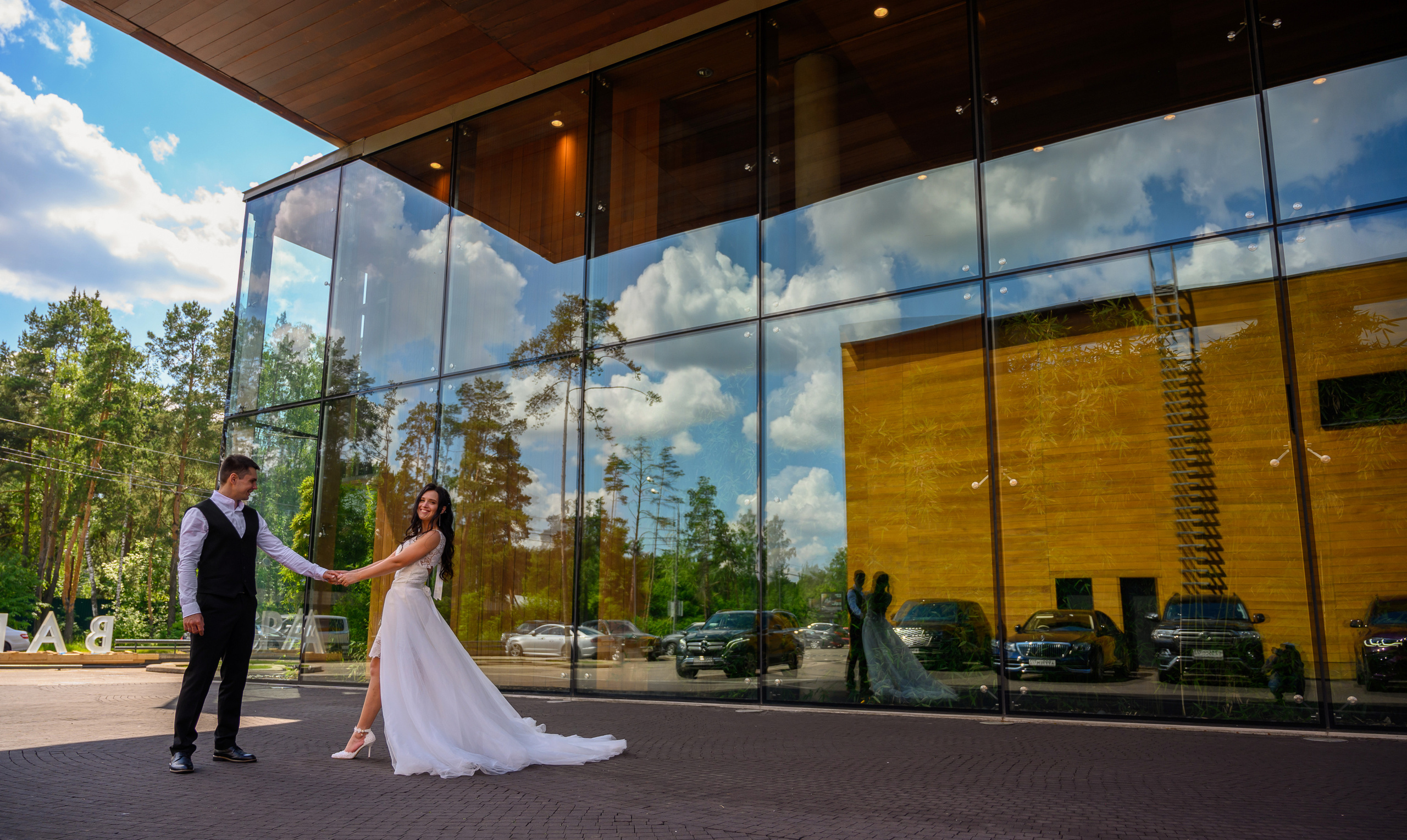 Свадьба, кабриолет В Барвихе. Семейный и контент фотограф в Москве Alira