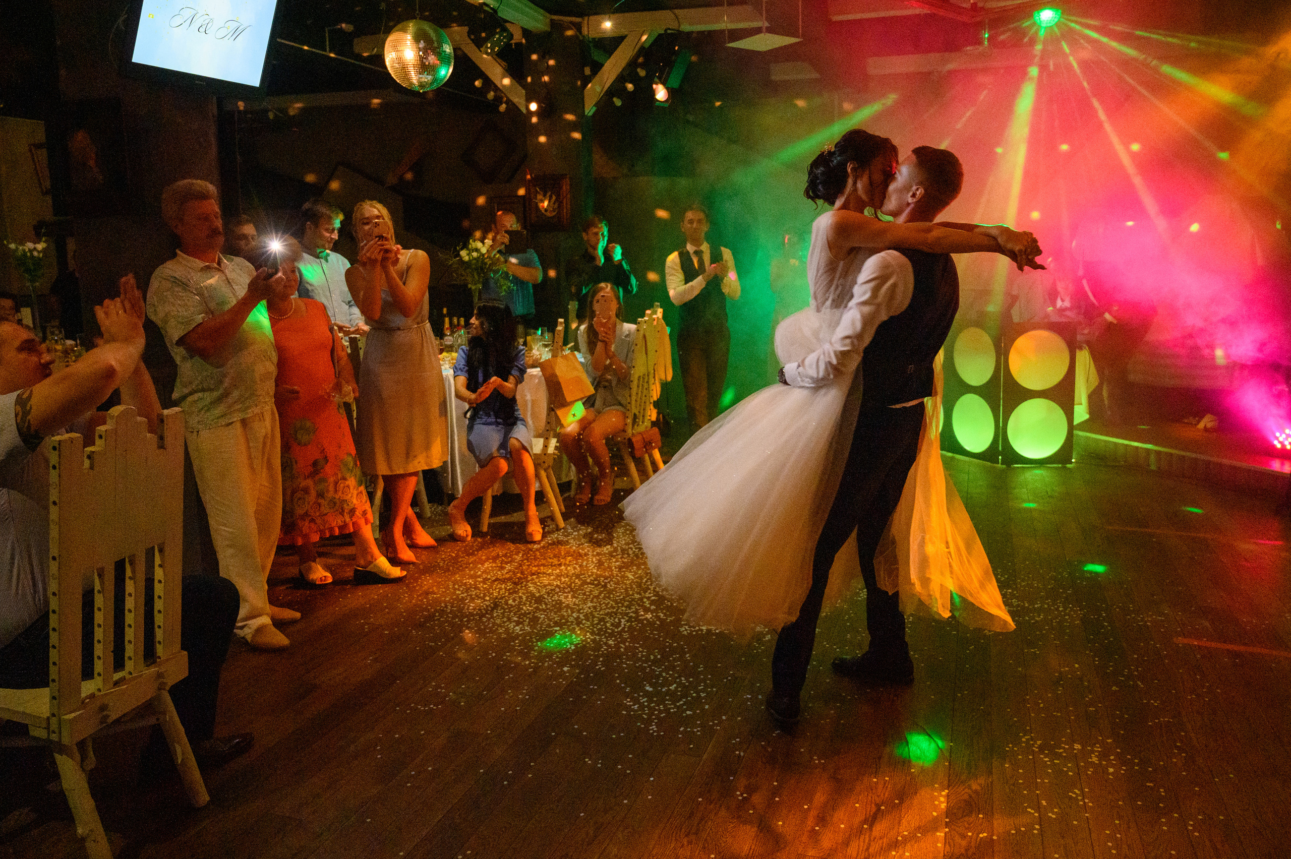 Прогулка в поле, свадьба в поле, прогулка лошади. Семейный и контент фотограф в Москве Alira