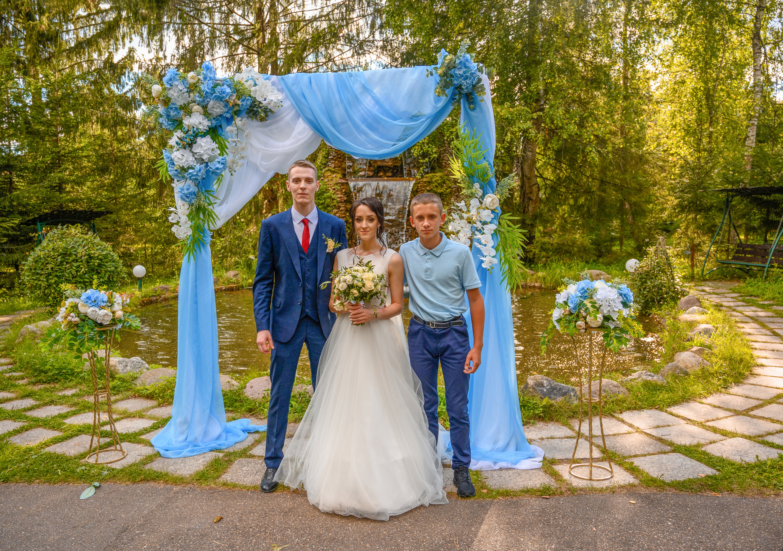 Прогулка в поле, свадьба в поле, прогулка лошади. Семейный и контент фотограф в Москве Alira