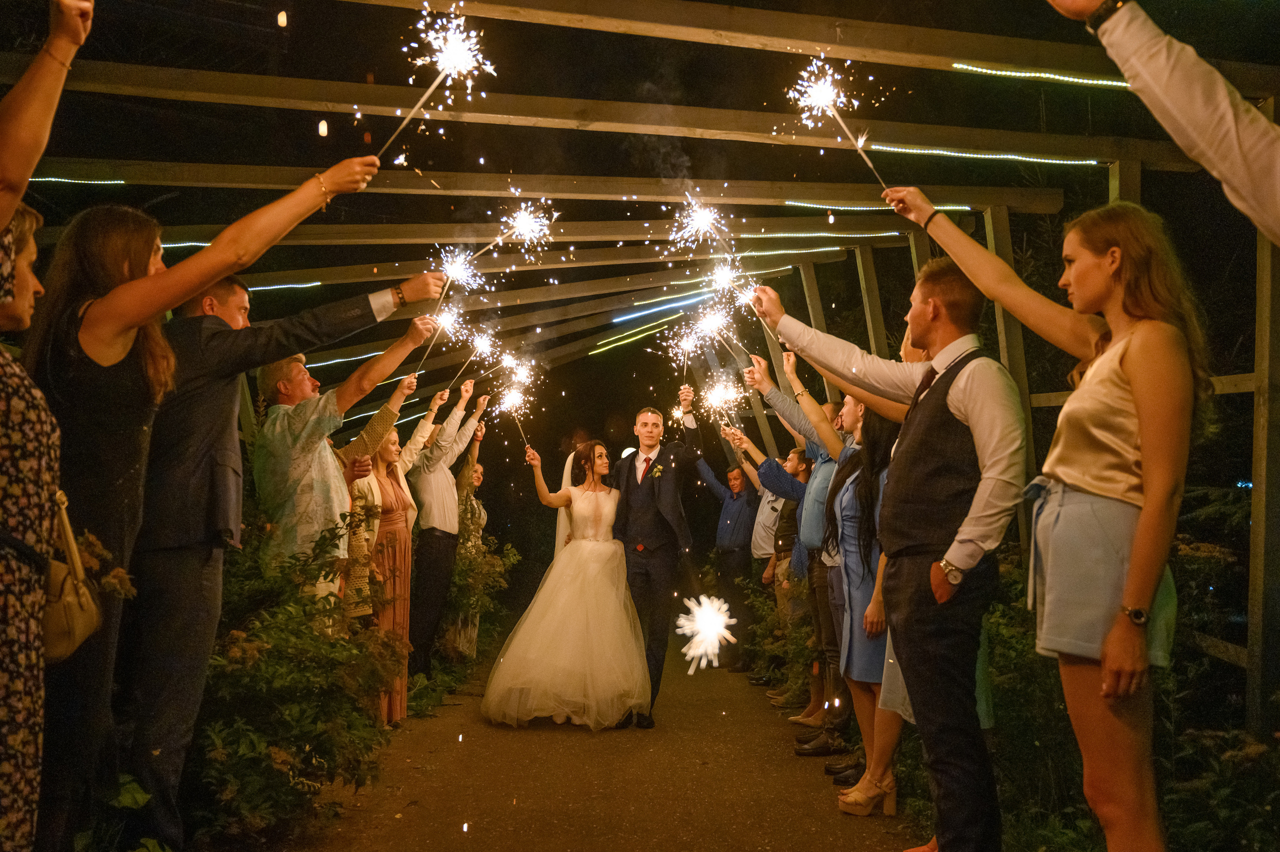 Прогулка в поле, свадьба в поле, прогулка лошади. Семейный и контент фотограф в Москве Alira