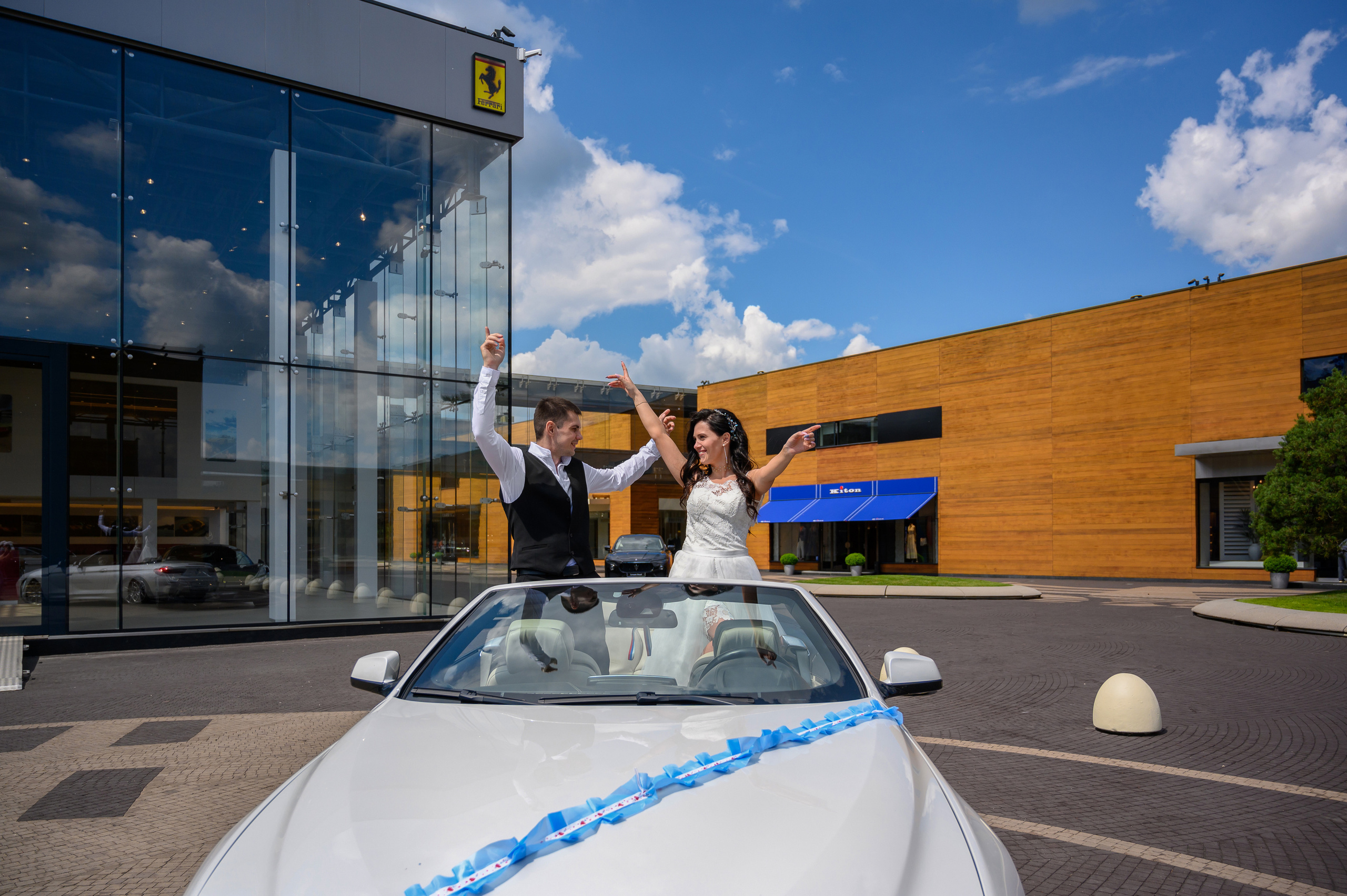 Свадьба, кабриолет В Барвихе. Семейный и контент фотограф в Москве Alira