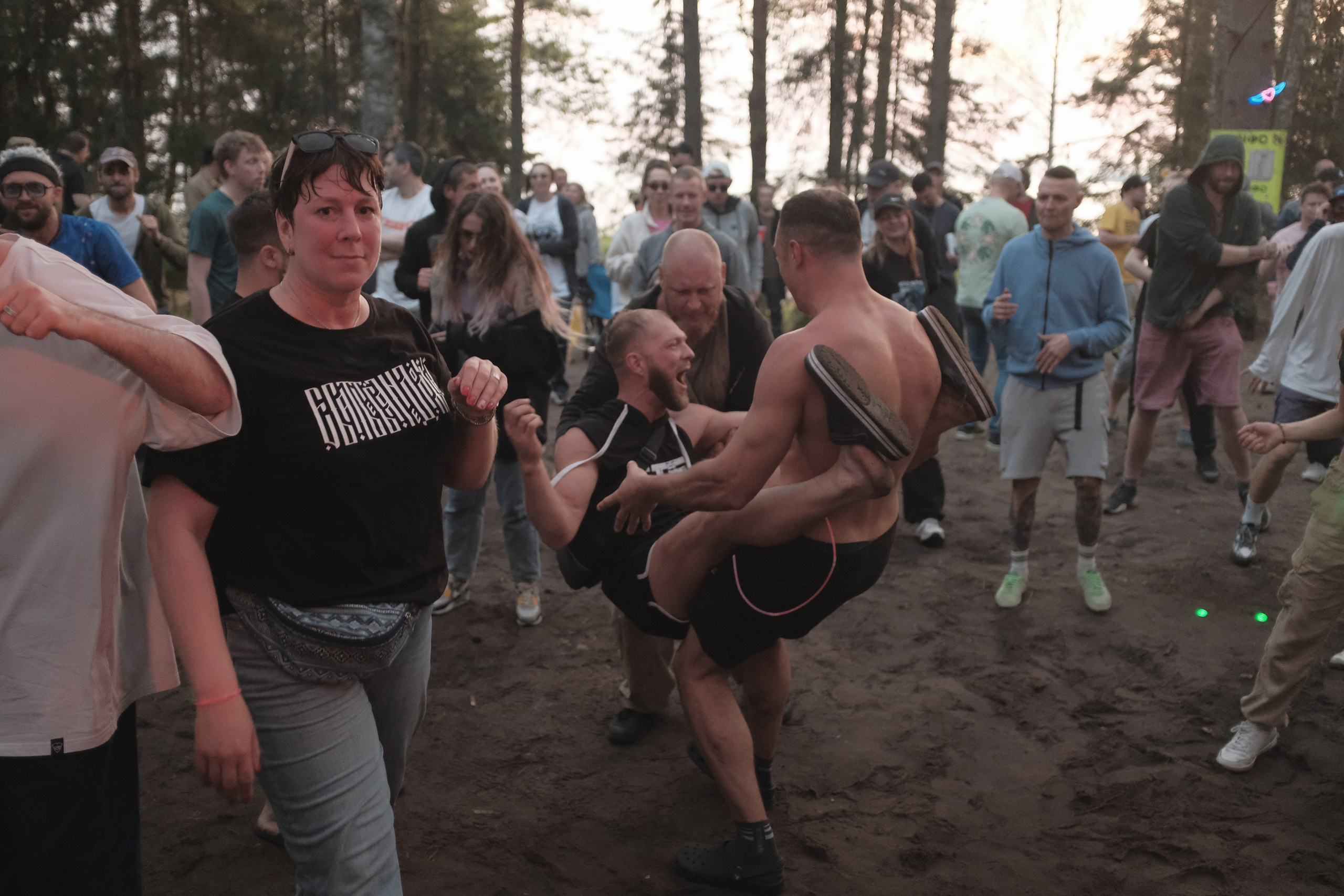 Пикник на обочине от команды EMC. 11июля 2025. Репортажный фотограф в Санкт-Петербурге Даниил Могута