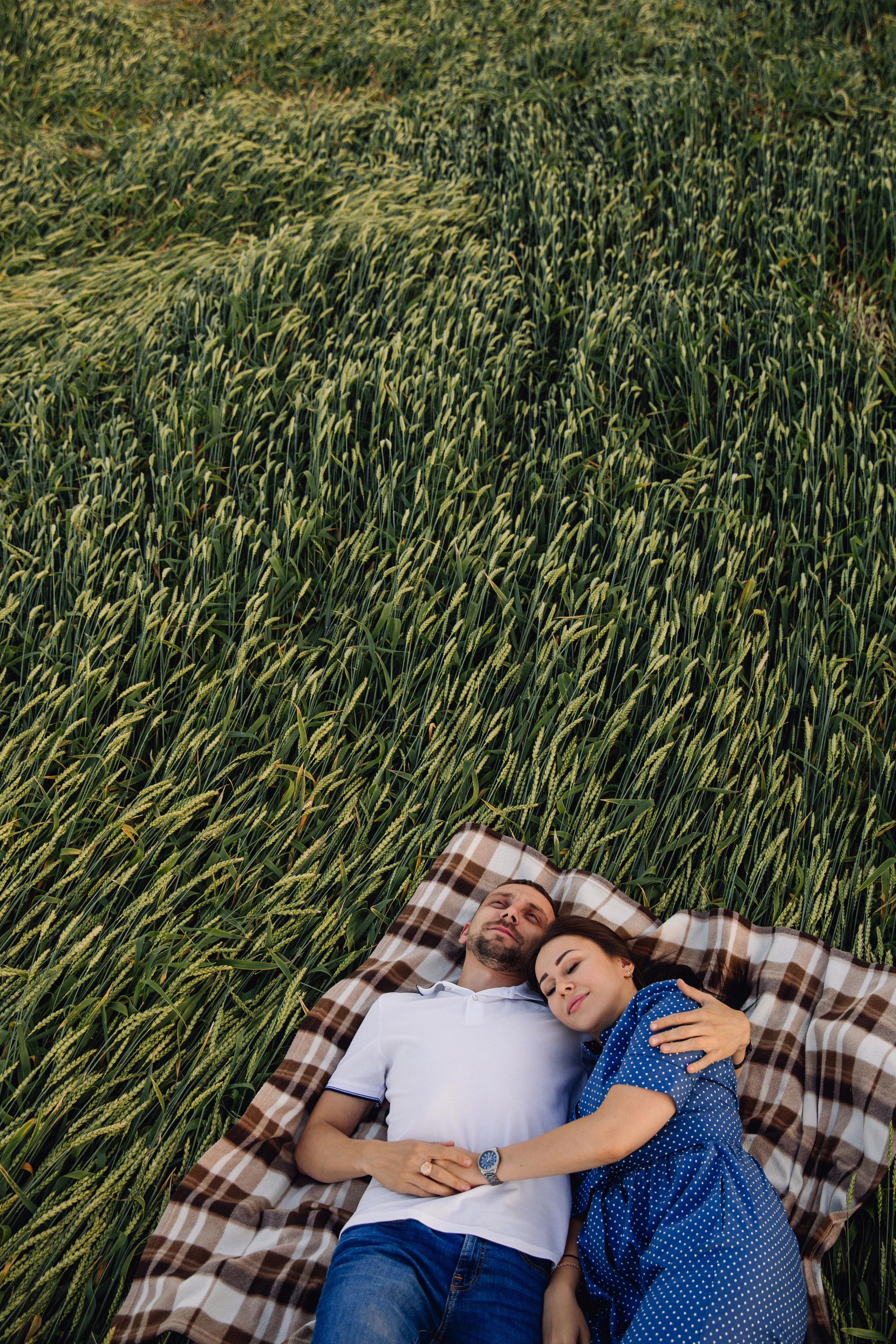 В поле. Марина Соколова. Контентный и семейный фотограф г. Красноярск