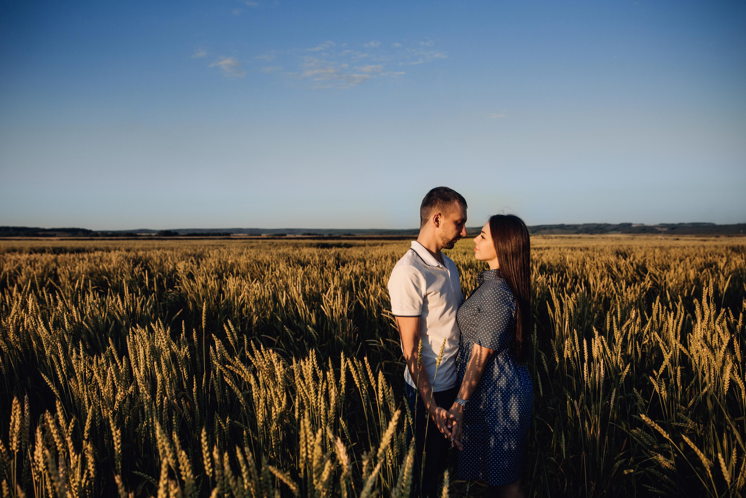 В поле. Марина Соколова. Контентный и семейный фотограф г. Красноярск