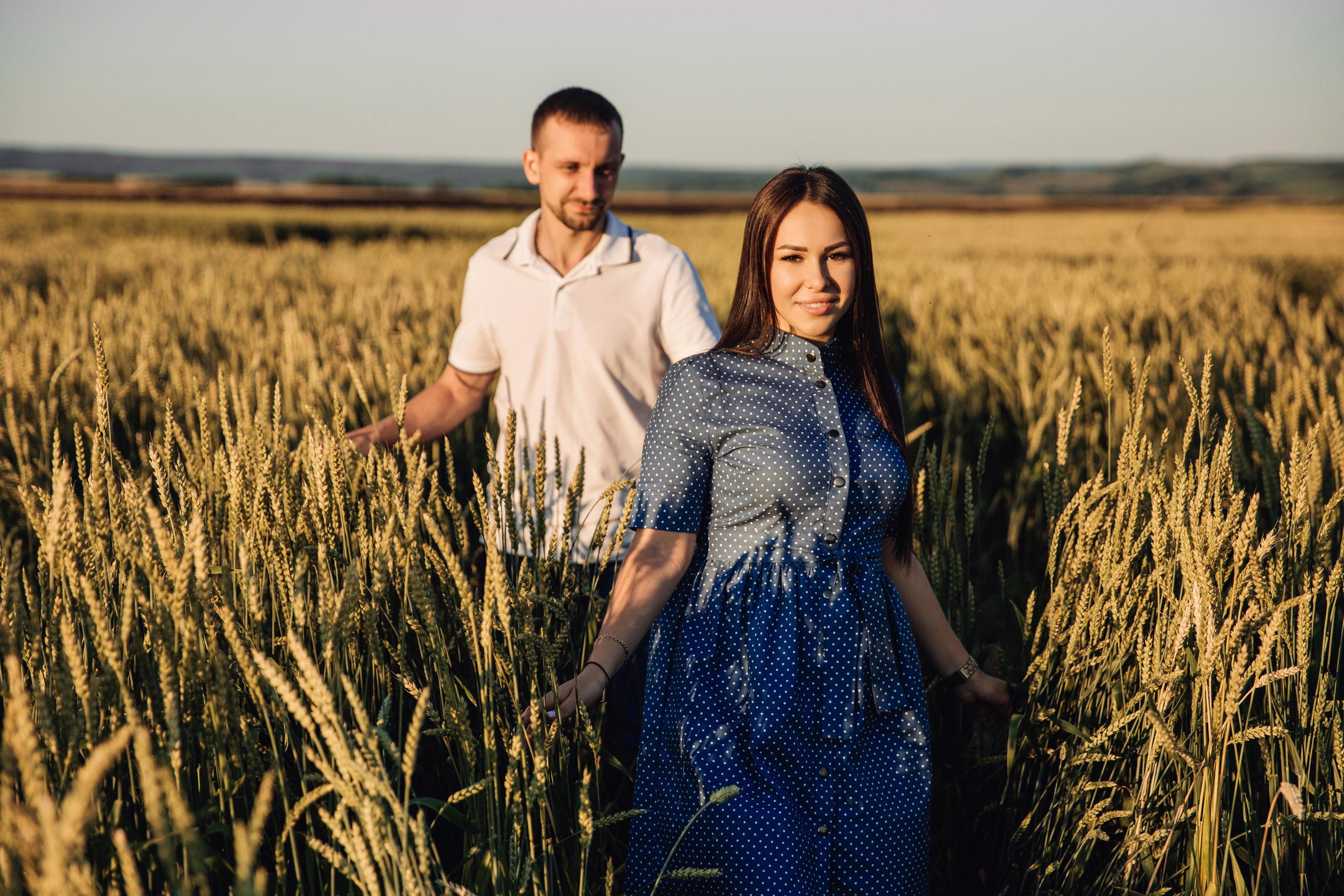 В поле. Марина Соколова. Контентный и семейный фотограф г. Красноярск