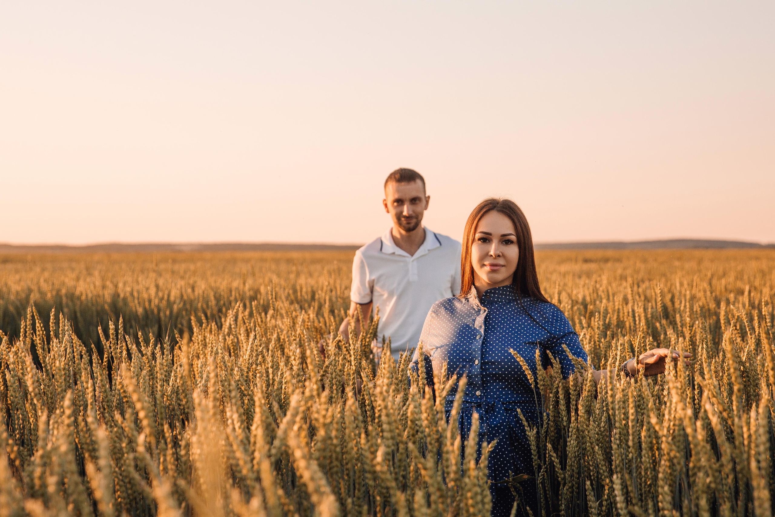 В поле. Марина Соколова. Контентный и семейный фотограф г. Красноярск