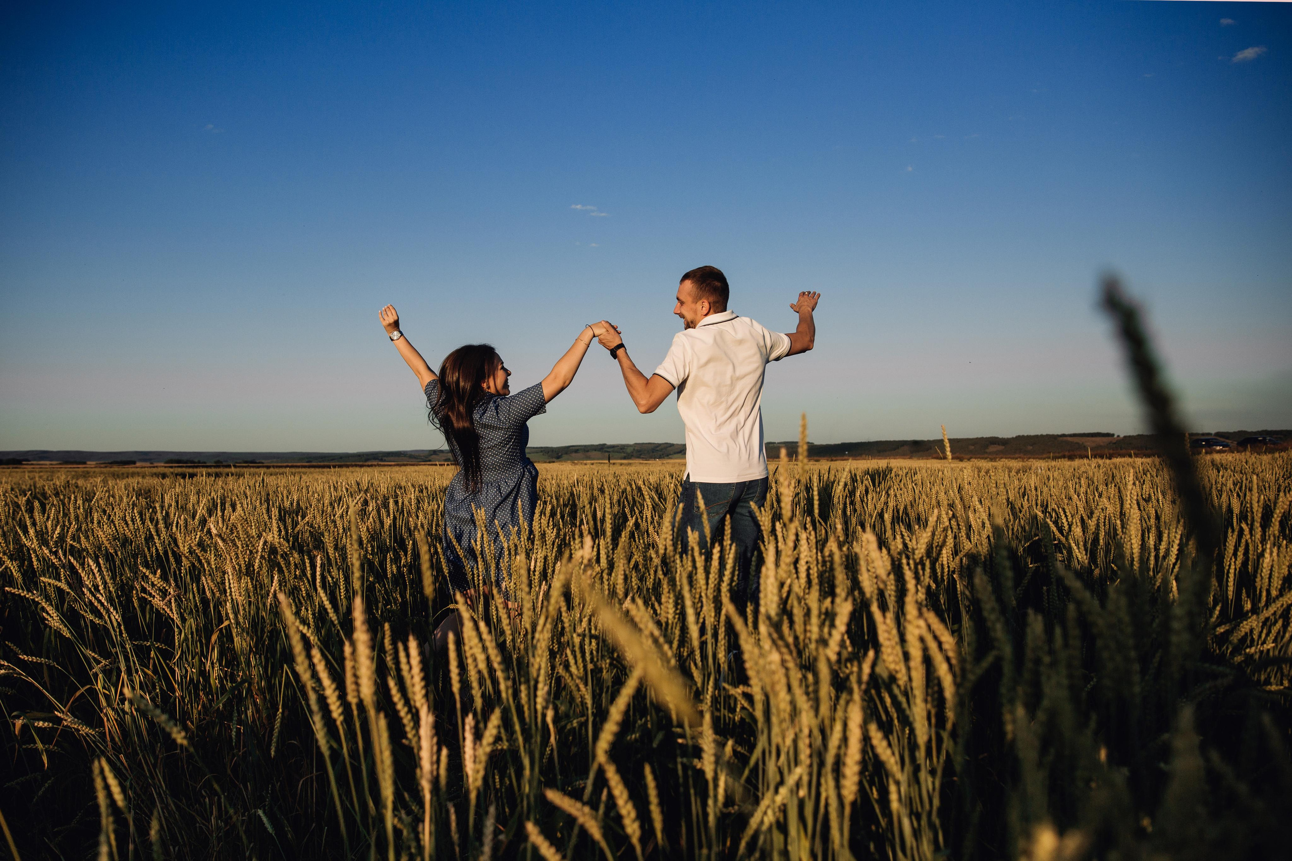 В поле. Марина Соколова. Контентный и семейный фотограф г. Красноярск