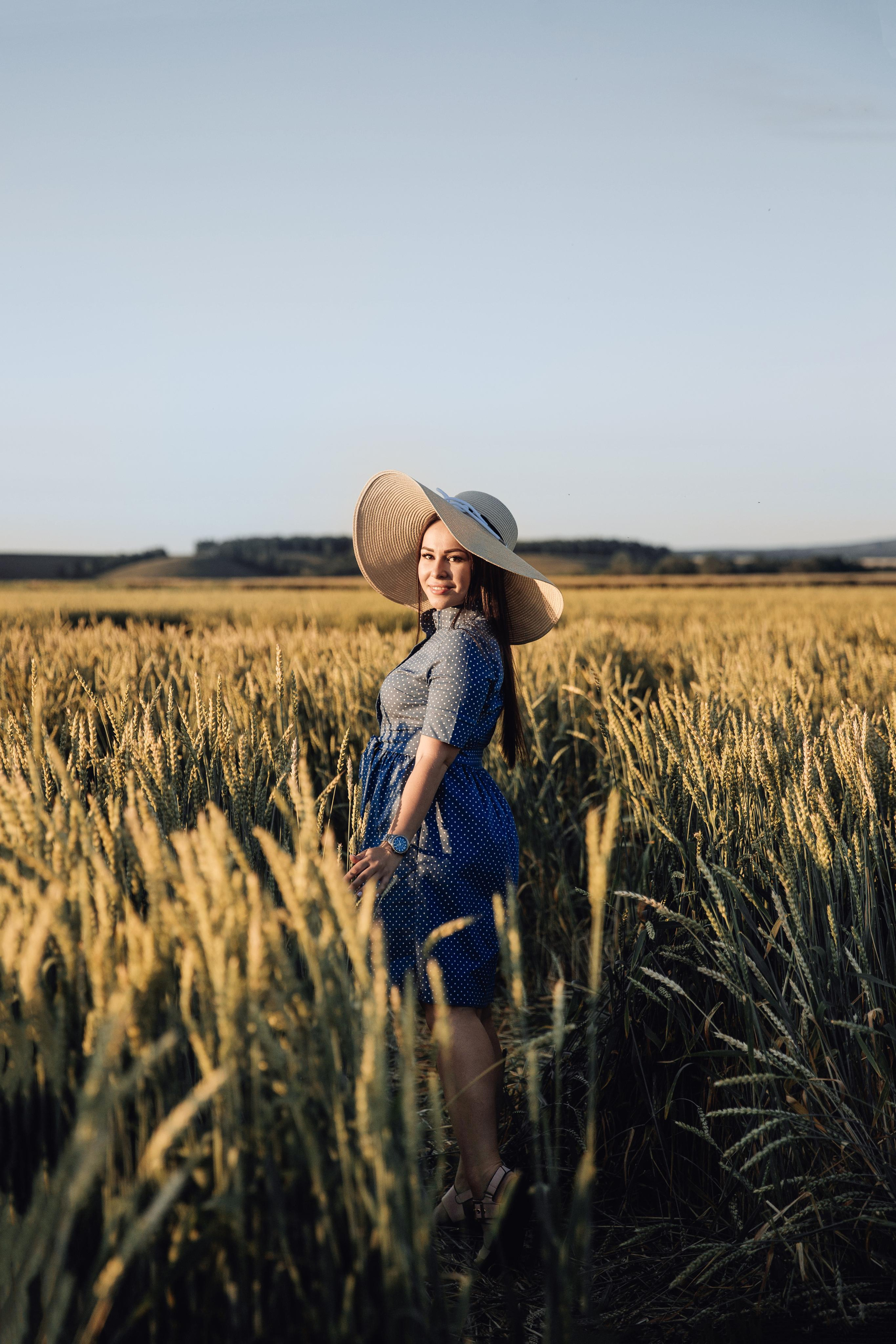 В поле. Марина Соколова. Контентный и семейный фотограф г. Красноярск