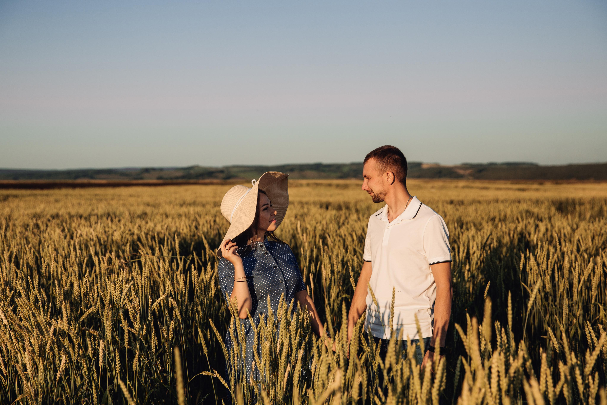 В поле. Марина Соколова. Контентный и семейный фотограф г. Красноярск