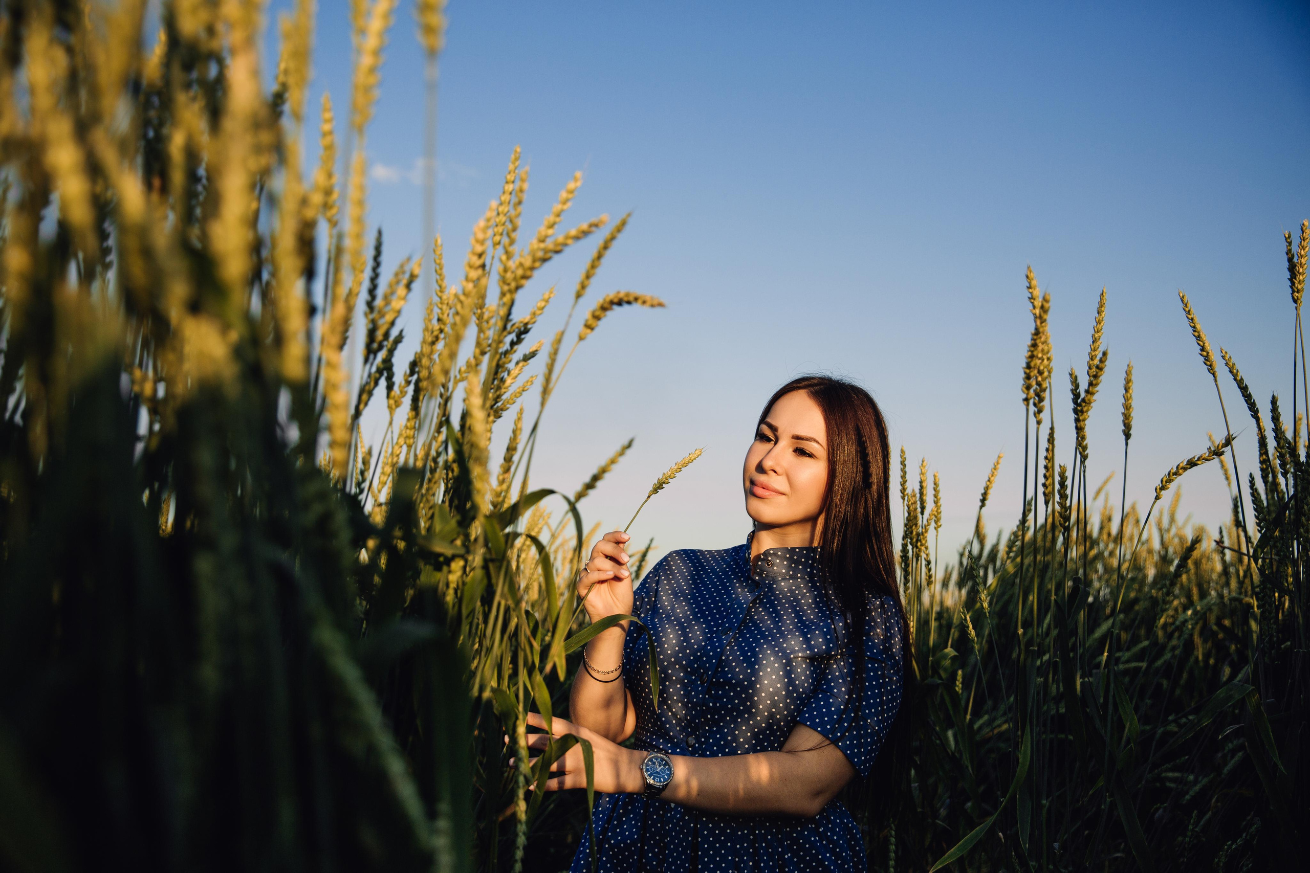В поле. Марина Соколова. Контентный и семейный фотограф г. Красноярск