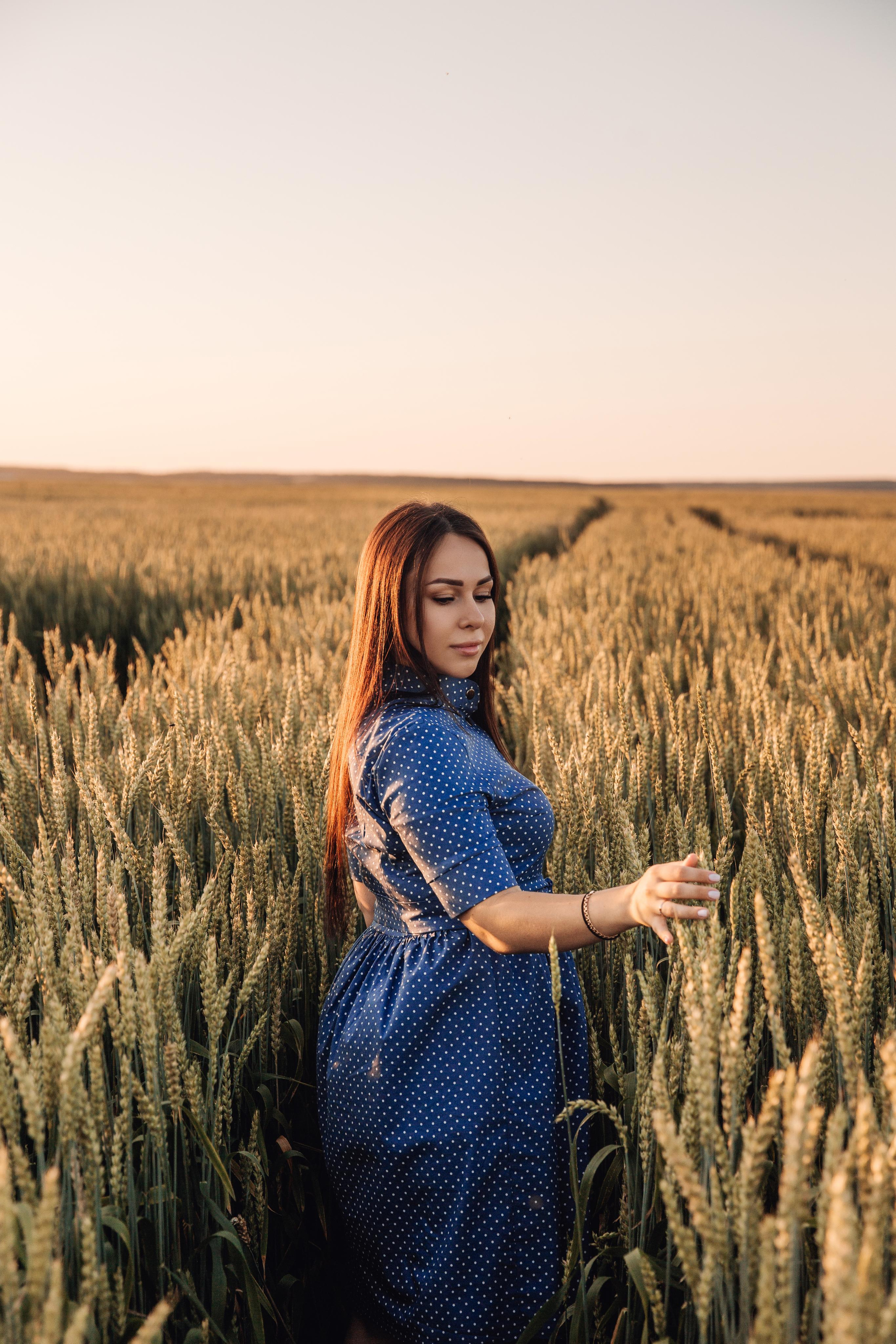 В поле. Марина Соколова. Контентный и семейный фотограф г. Красноярск