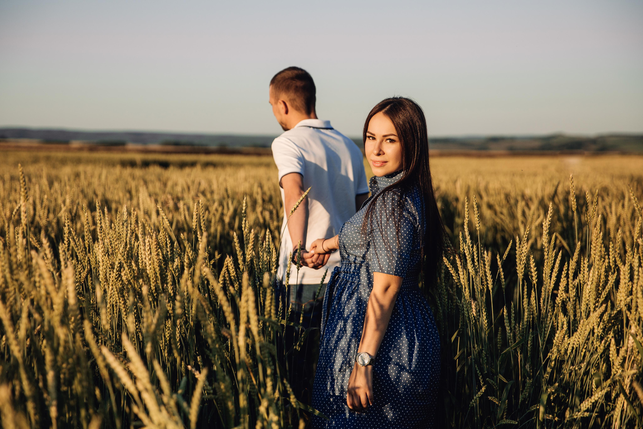 В поле. Марина Соколова. Контентный и семейный фотограф г. Красноярск