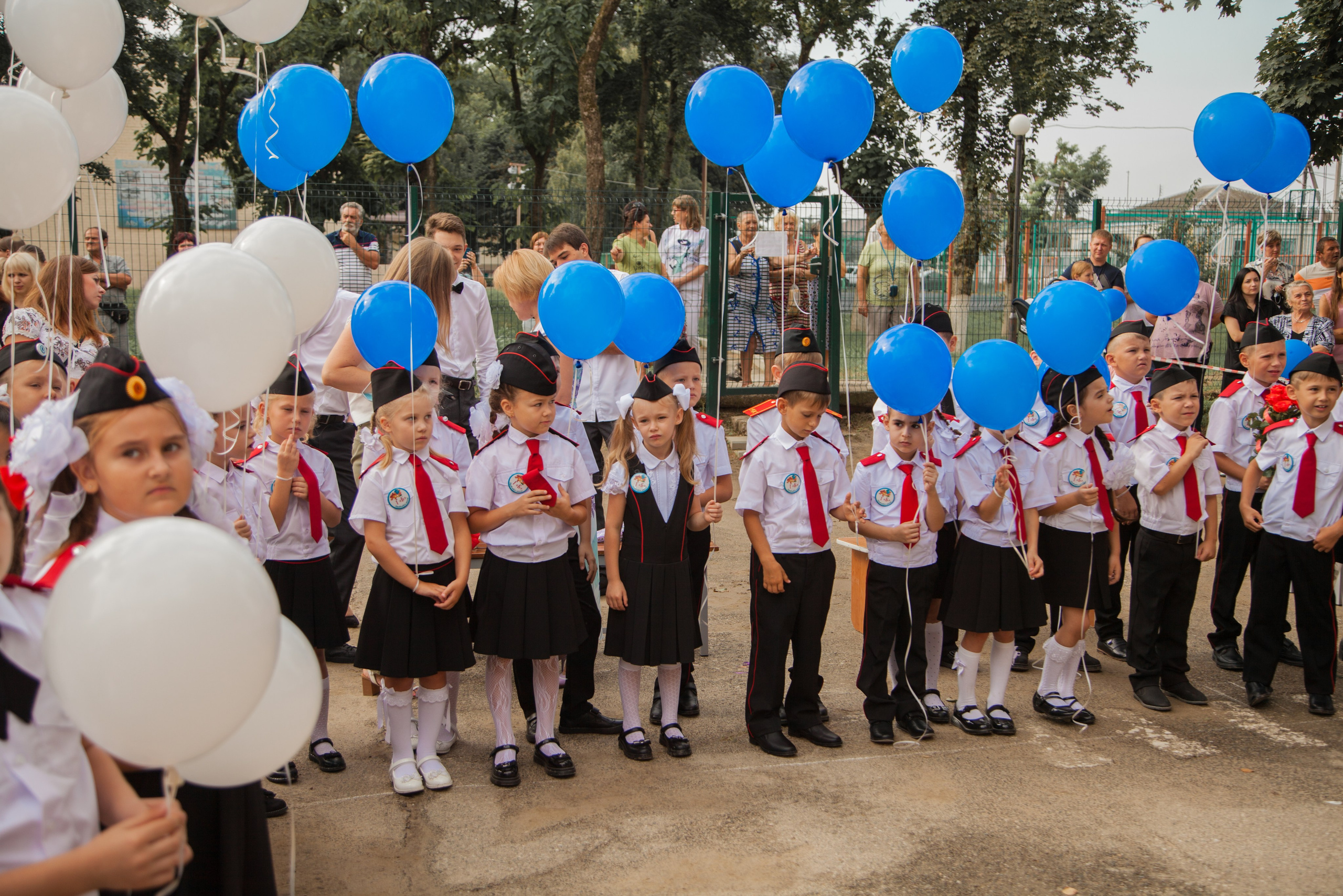 Линейка 1 сентября. Свадебный и семейный фотограф в Армавире