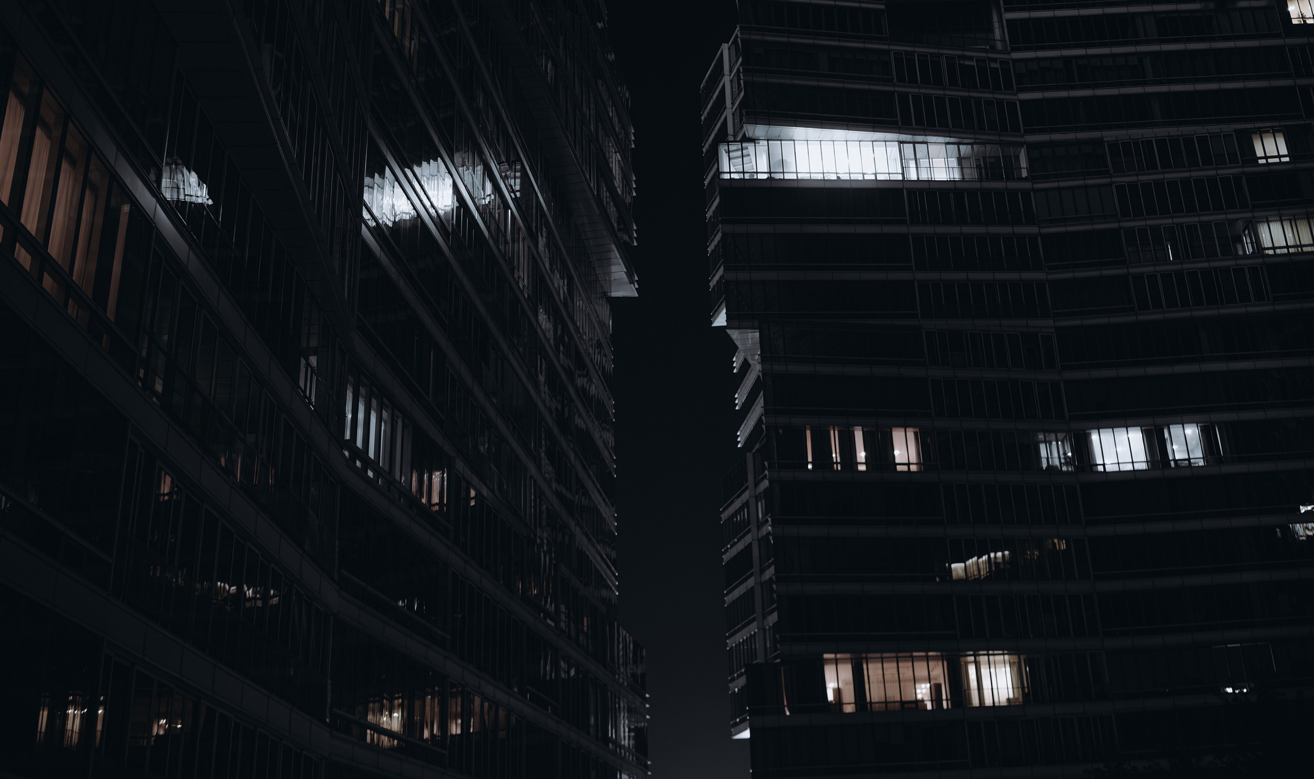 2024 — Night Street. Photographer in Almaty — Alexey Konkov | Reportage, Weddings, Portraits, Love Story